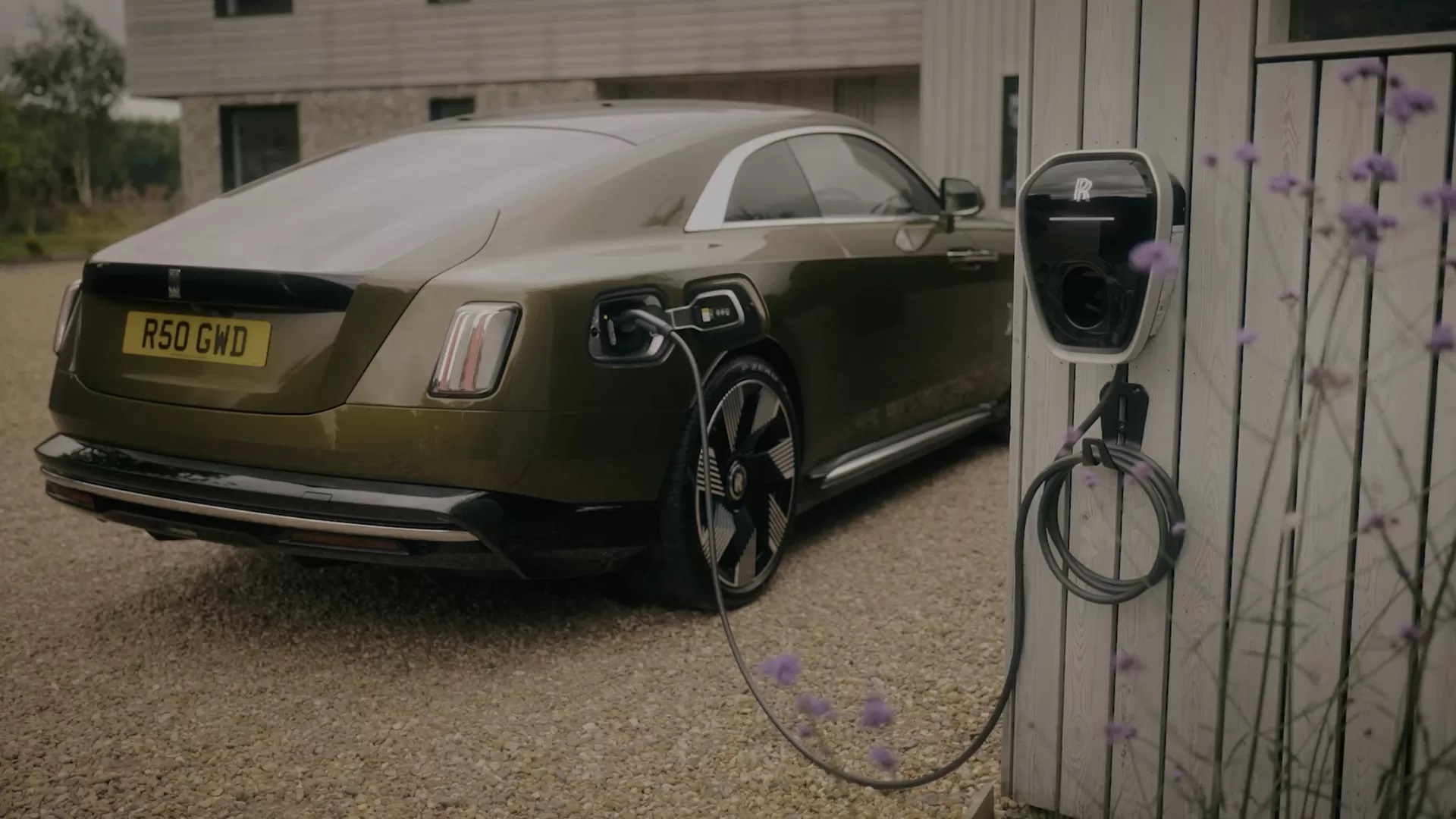  rolls-royce-spectre-piso-fortisi-fortistis-wallbox-kalodio-kalwdio