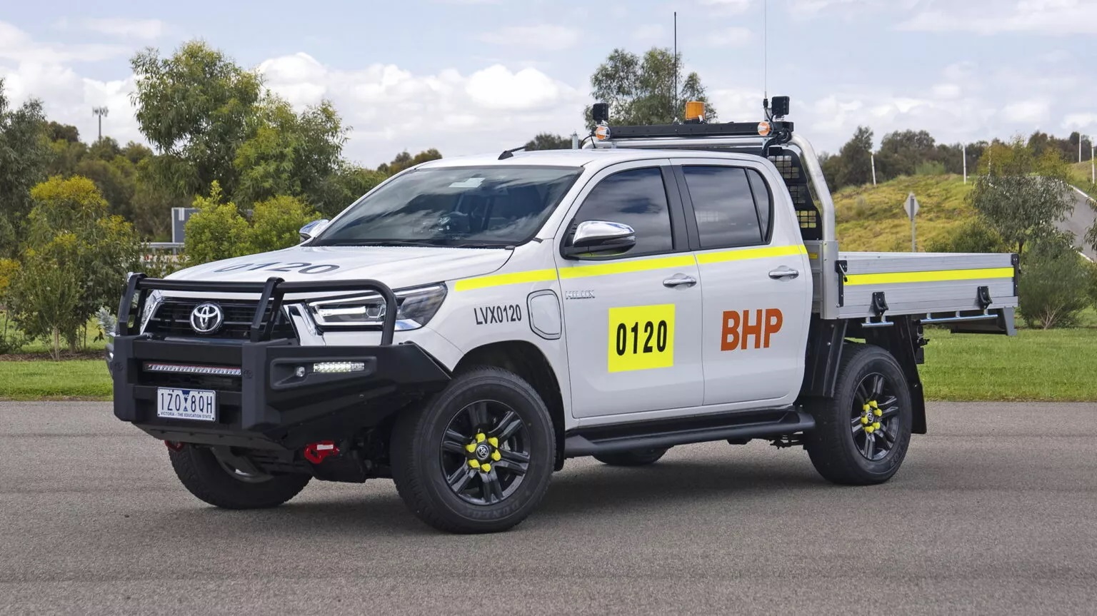 toyota-hilux-ilectrico-diplokampino-double-cab-pick-up-pickup