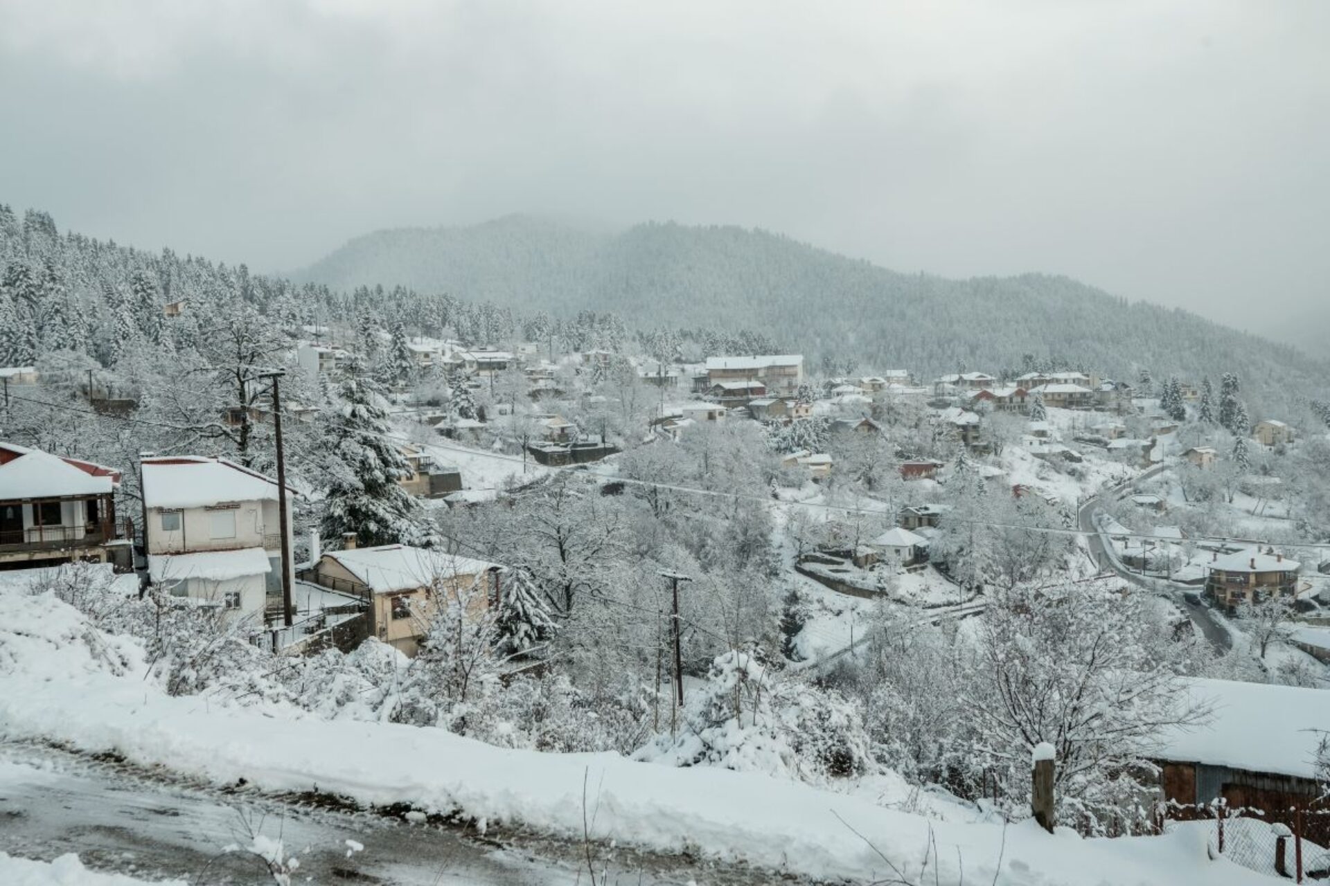Καιρός – Νέο έκτακτο ΕΜΥ: Πέφτει έως 10°C η θερμοκρασία, πόσο θα «τραβήξει» η κακοκαιρία