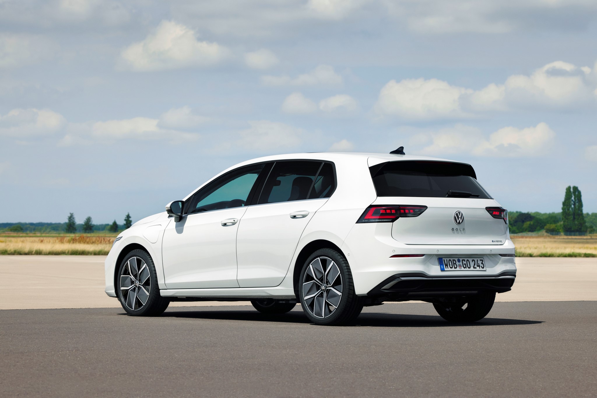 2-volkswagen-golf-ehybrid-plug-in