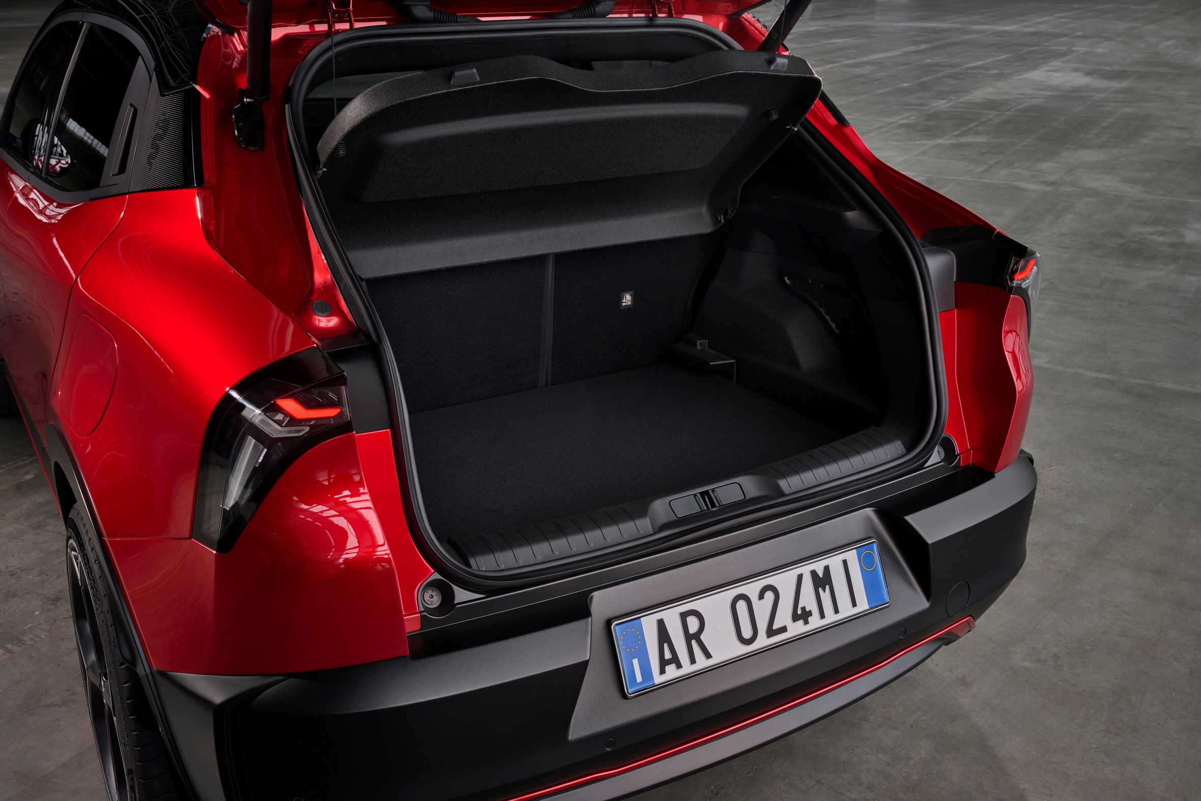 https://ellada.press/wp-content/uploads/2025/01/1737541730_819_Στην-Ελλάδα-η-Alfa-Romeo-Junior-–-Κάτω-από-30000.jpg