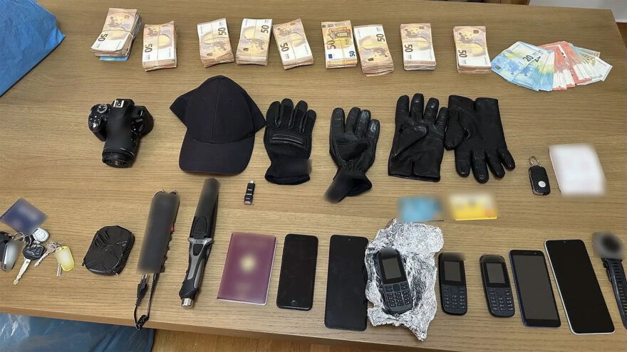 Ολόκληρο οπλοστάσιο εντοπίστηκε στο σπίτι των δραστών της μαφιόζικης δολοφονίας του 47χρονου στους Θρακομακεδόνες - Δείτε φωτογραφίες