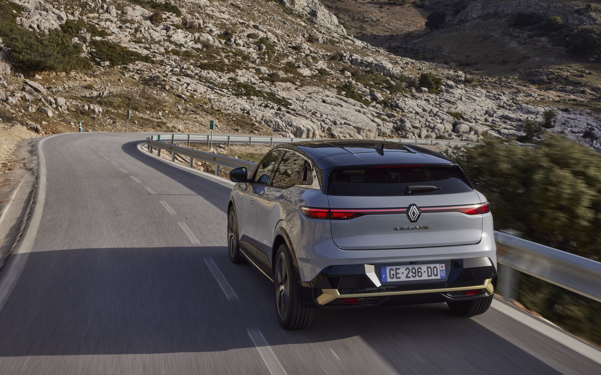 https://ellada.press/wp-content/uploads/2025/01/Ετοιμοπαράδοτο-Renault-Megane-E-Tech-με-όφελος-10600-ευρώ–-Δείτε-τιμή.jpeg