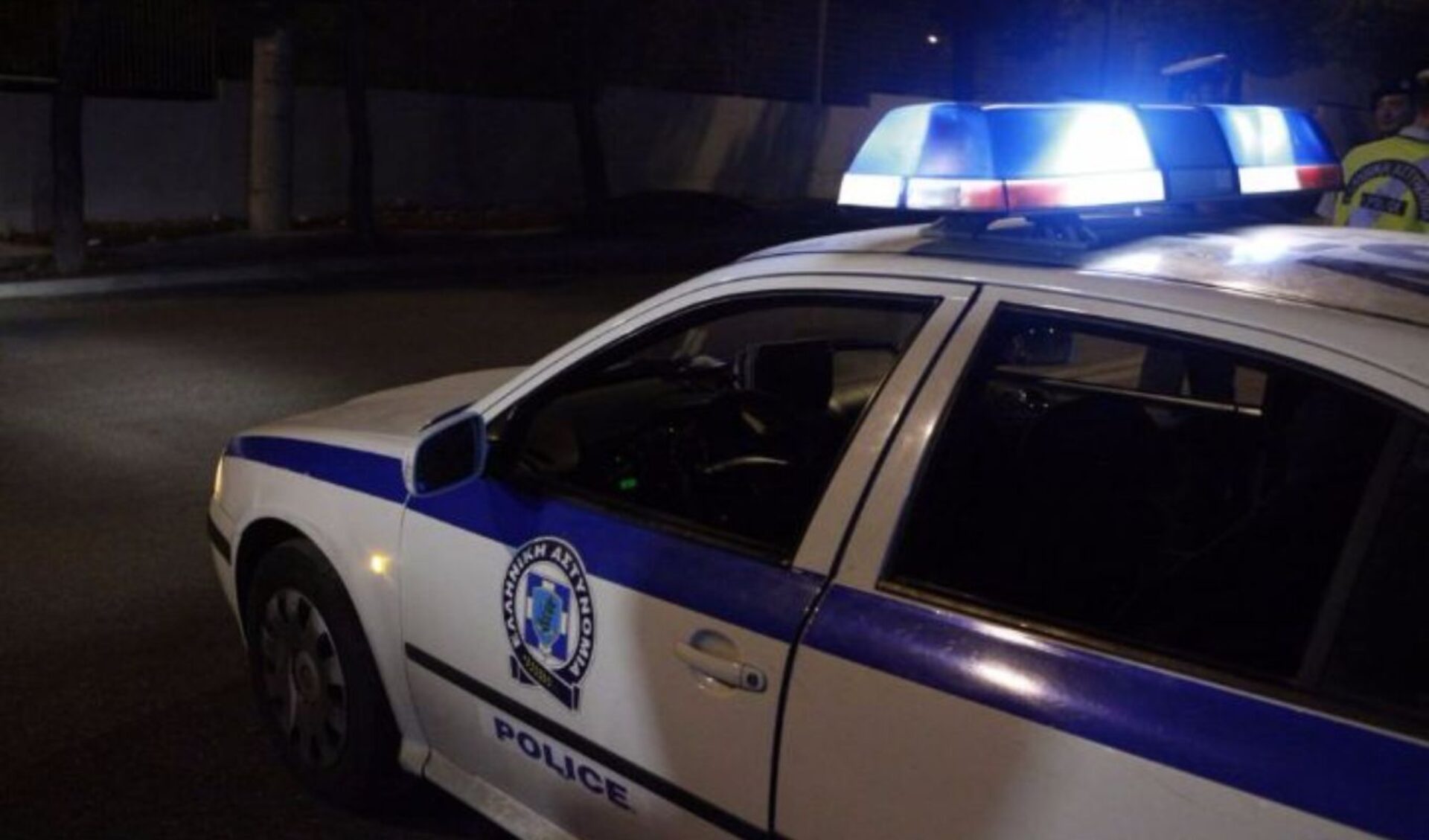Θεσσαλονίκη: «Κυνηγητό» των αστυνομικών με οδηγό που αγνόησε το σήμα τους – «Κάρφωσε» το Ι.Χ. του σε άλλα οχήματα