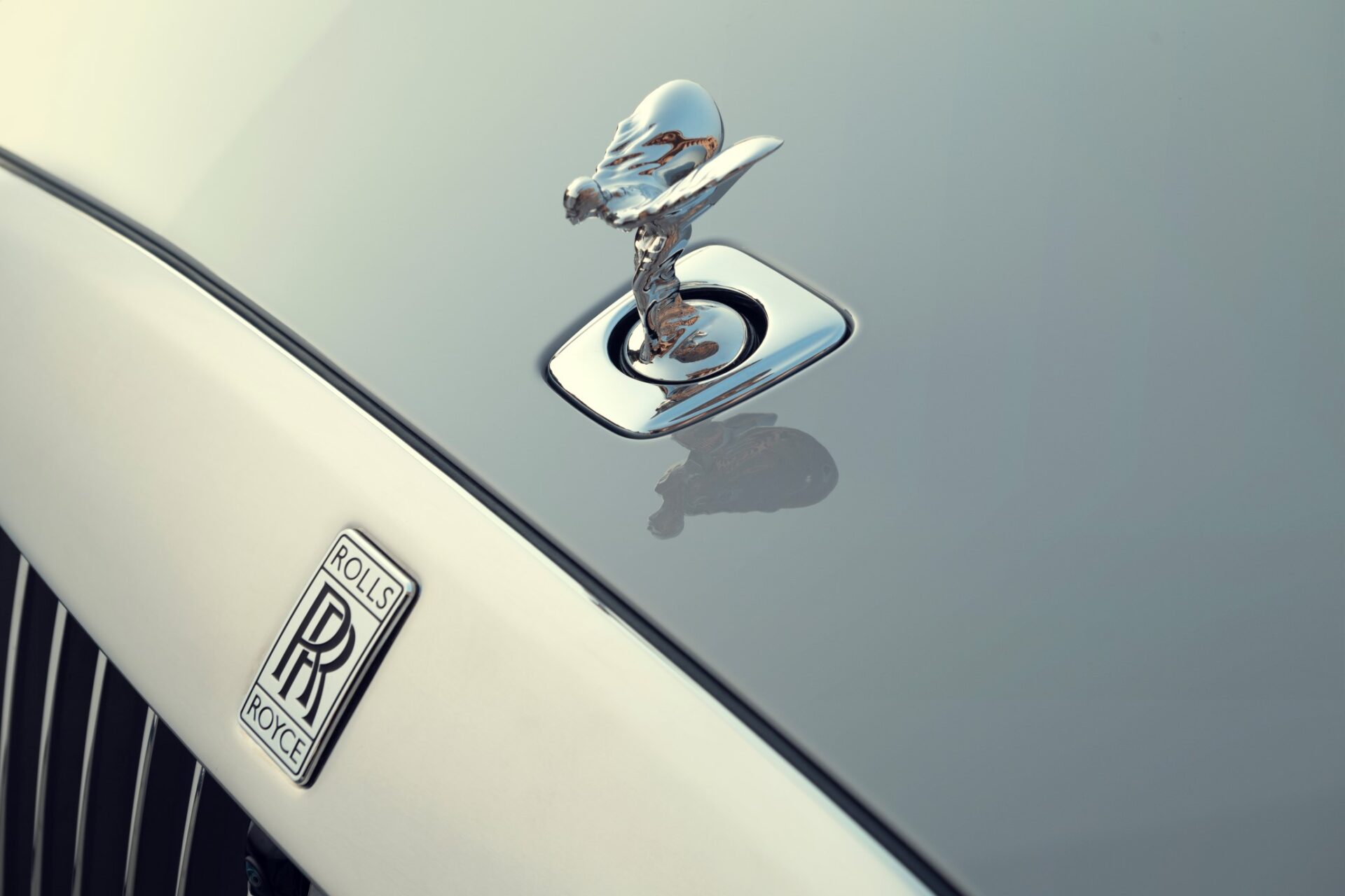 rolls-royce-spectre-spirit-of-ecstasy
