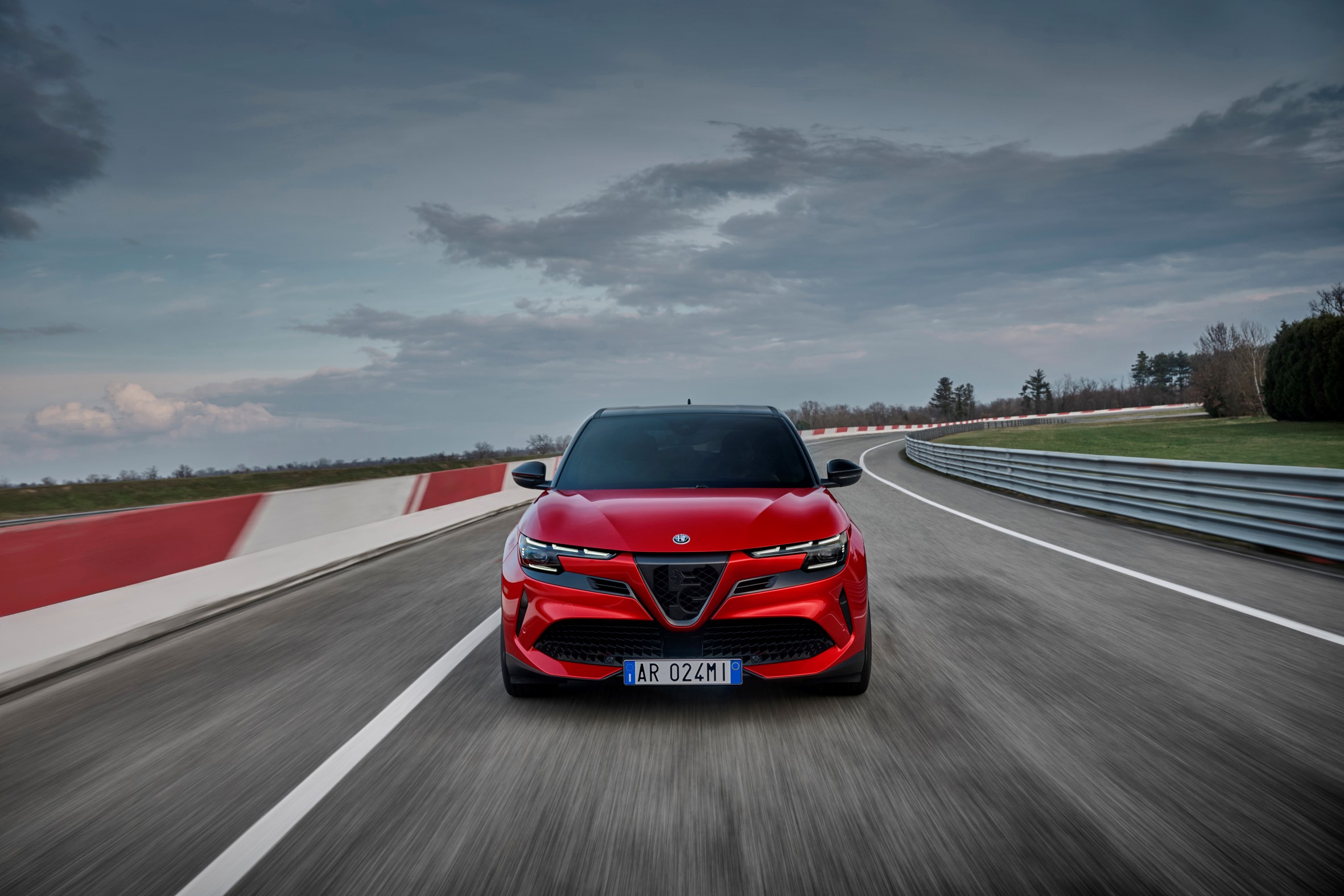 https://ellada.press/wp-content/uploads/2025/01/Στην-Ελλάδα-η-Alfa-Romeo-Junior-–-Κάτω-από-30000.jpg