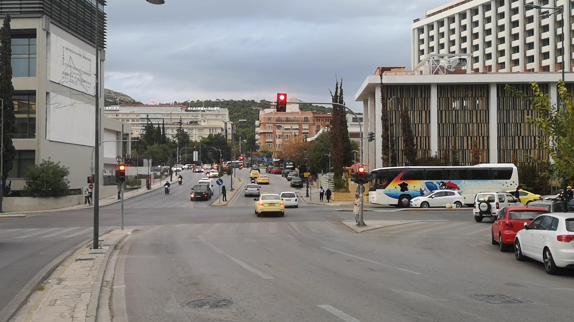 kokkino-fanari-taxi-hilton
