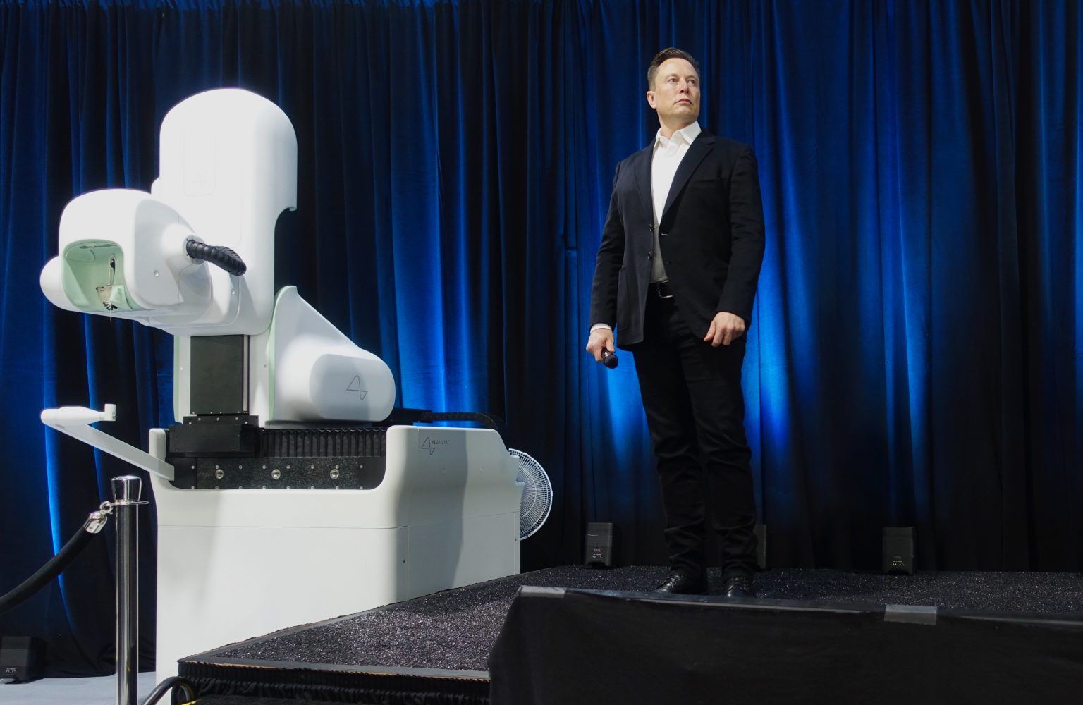 elon-musk-neuralink-robot