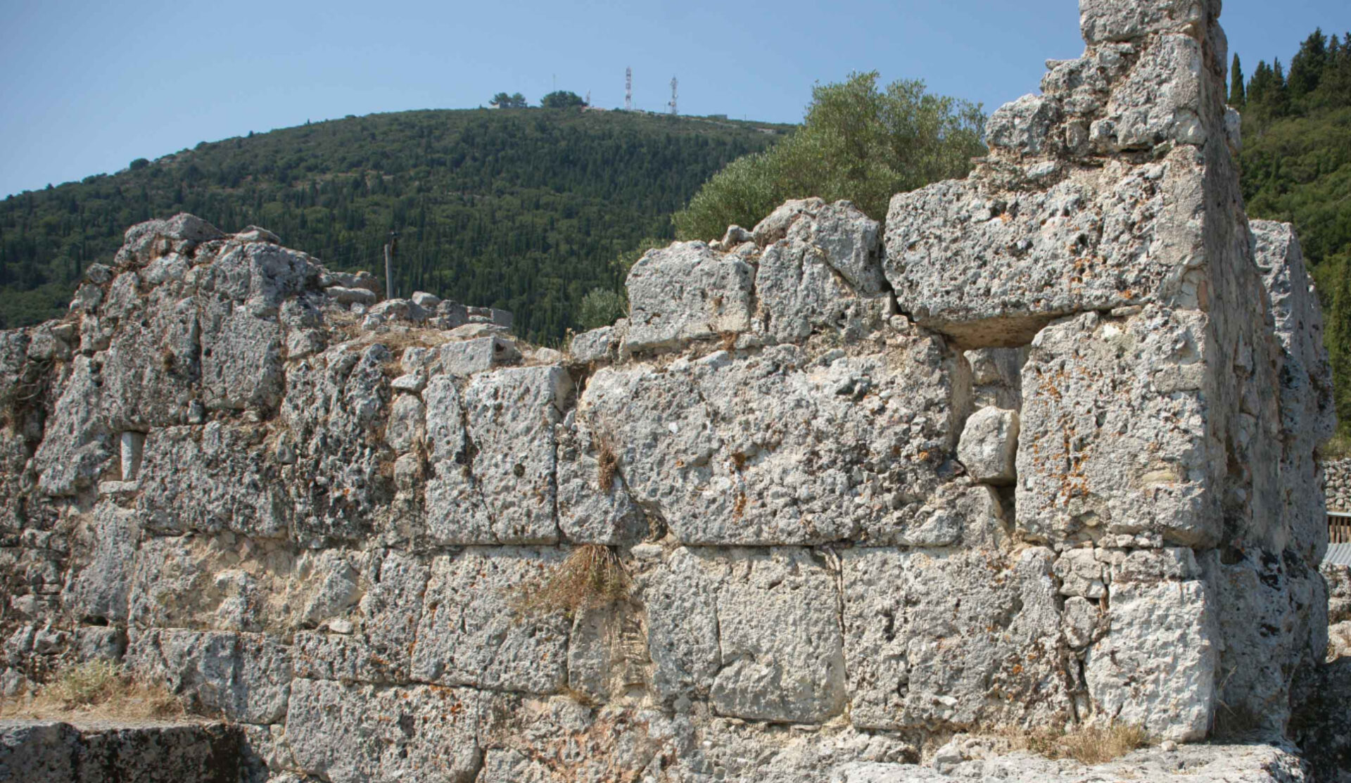 Πάτρα: Αρχαιολογικά ευρήματα από τη ρωμαϊκή περίοδο βρέθηκαν σε οικόπεδο που θα χτιζόταν σχολείο! (φωτο)