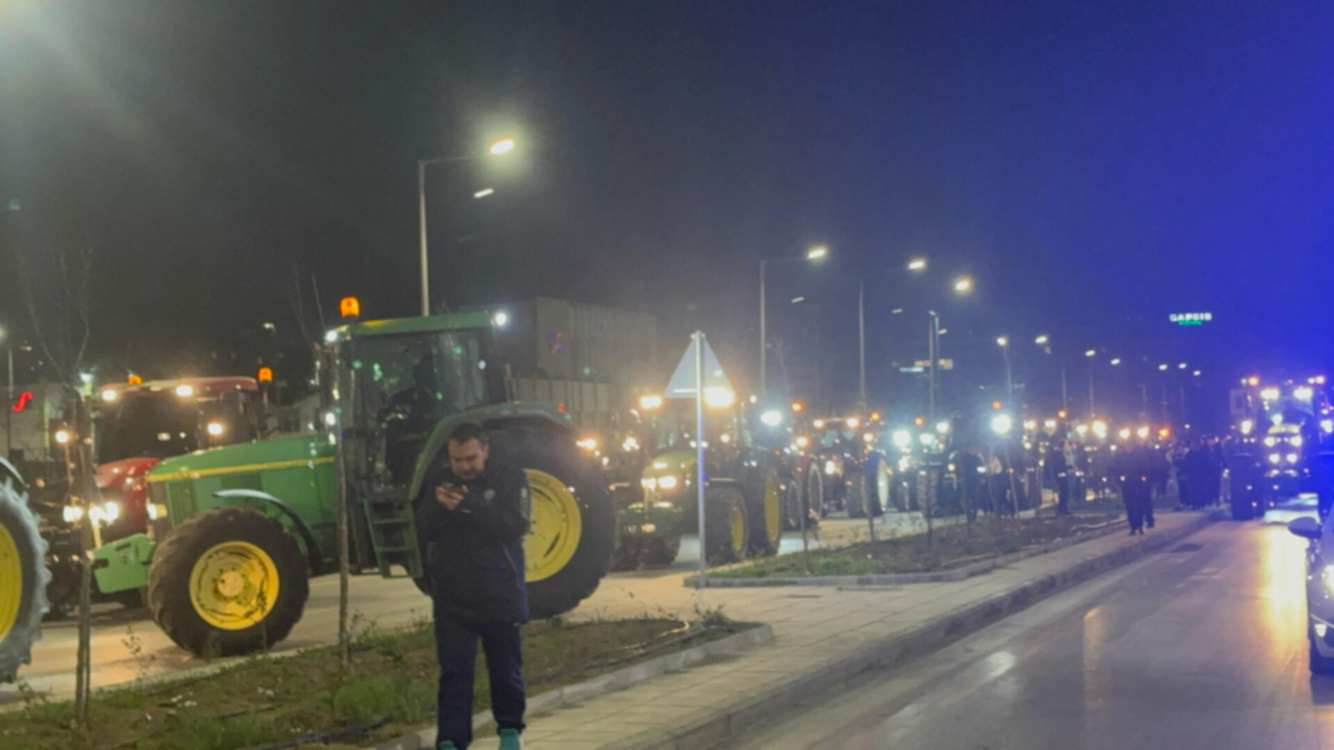 Διαμαρτυρία αγροτών στη Θεσσαλονίκη: Επιχείρησαν να κατευθυνθούν στο ξενοδοχείο που μιλούσε ο Κ.Μητσοτάκης (φωτο)