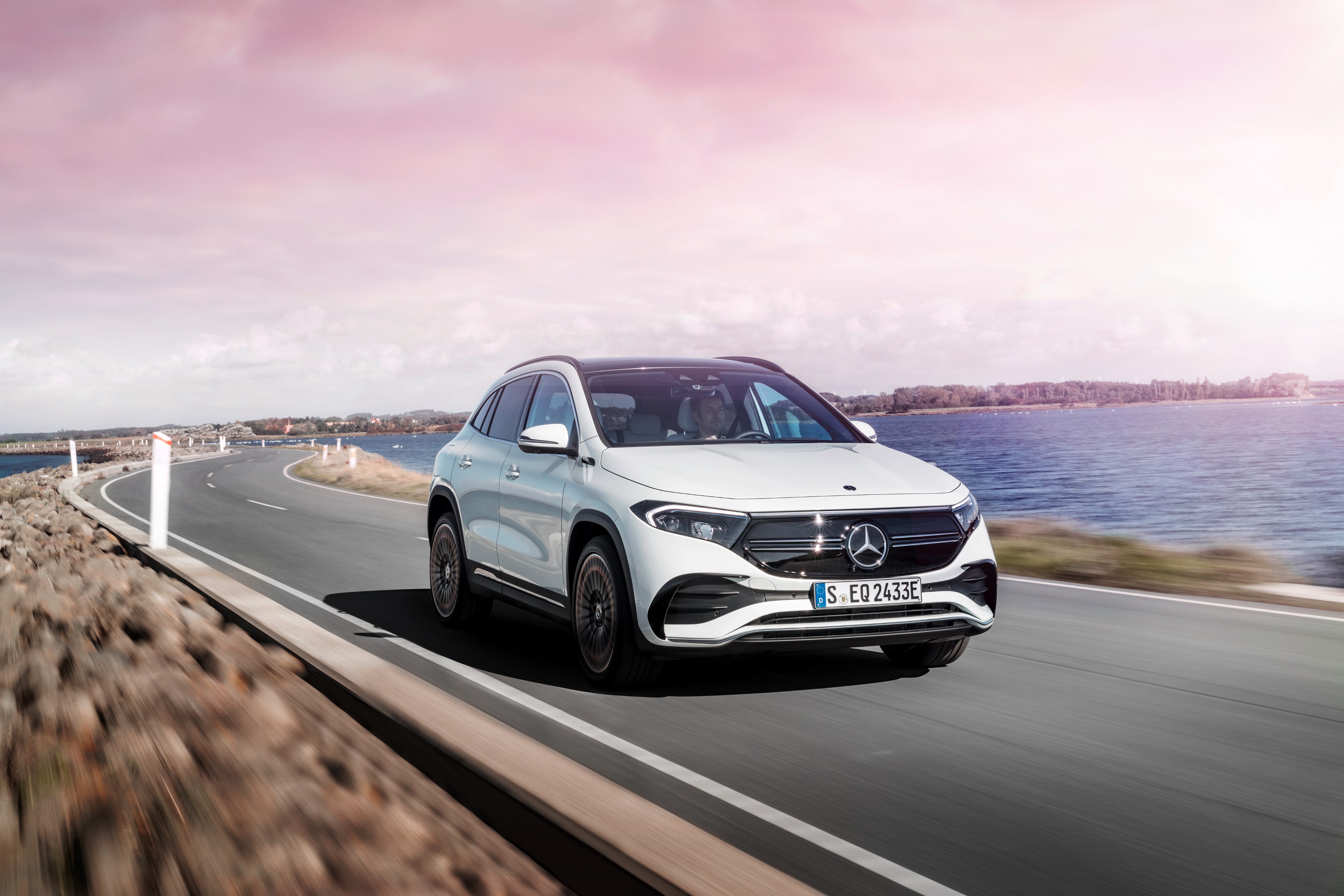 https://ellada.press/wp-content/uploads/2025/02/Mercedes-EQ-Η-πολυτελής-εκδοχή-της-ηλεκτροκίνησης.jpeg