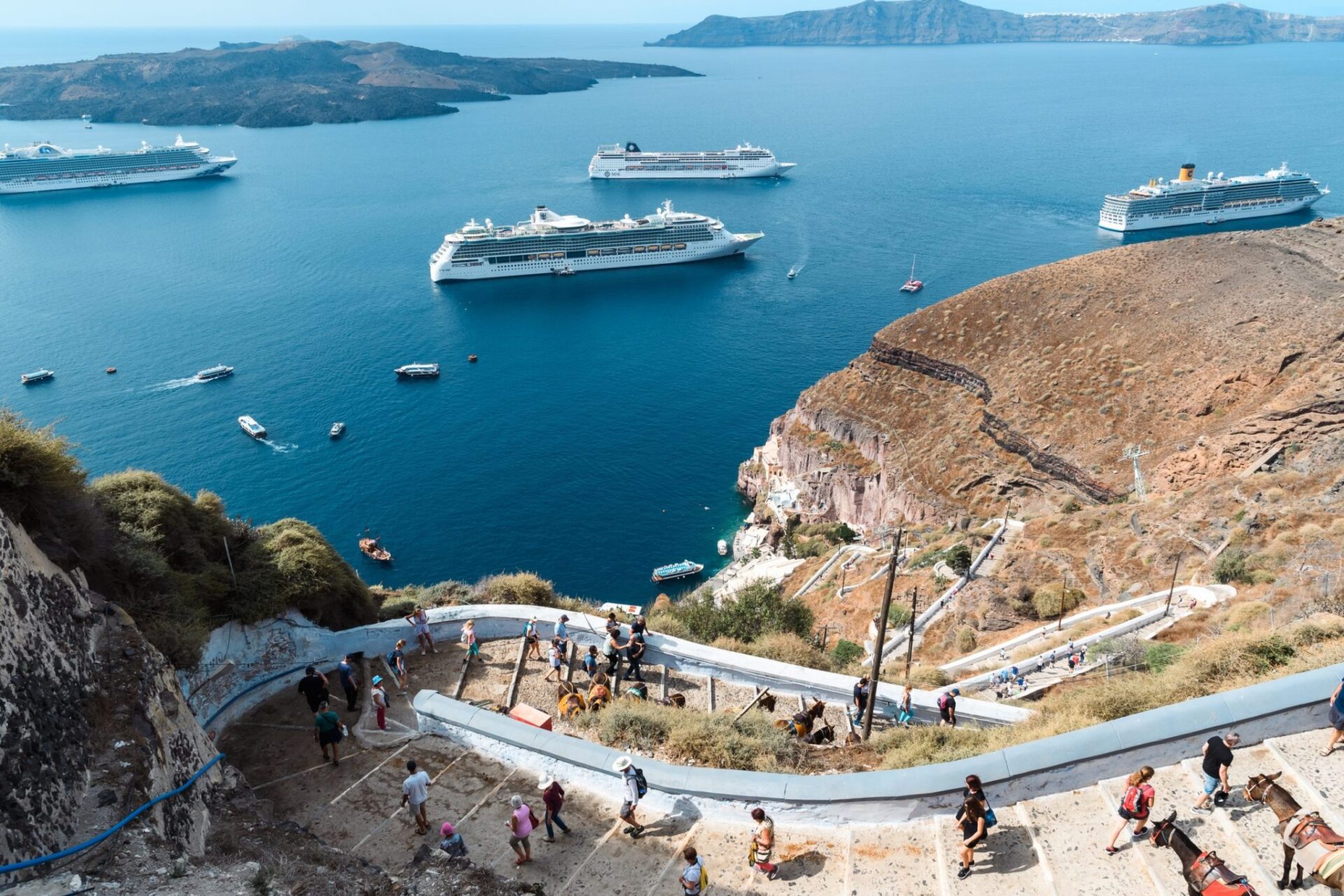 Ανοίγουν τα σχολεία την Τρίτη σε Σαντορίνη, Αμοργό, Ανάφη και Ίο