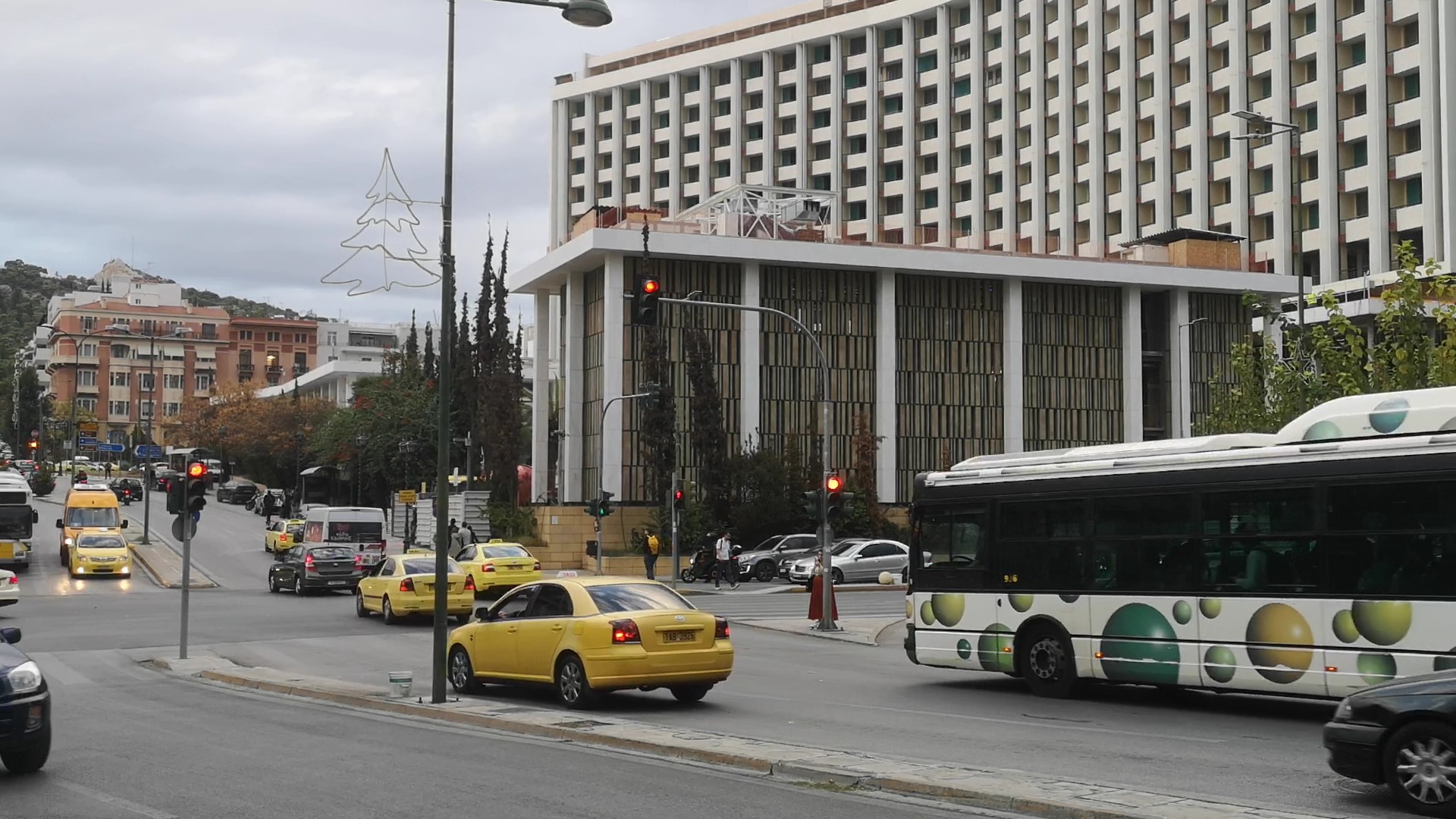 kokkino-fanari-hilton-taxi-leoforeio