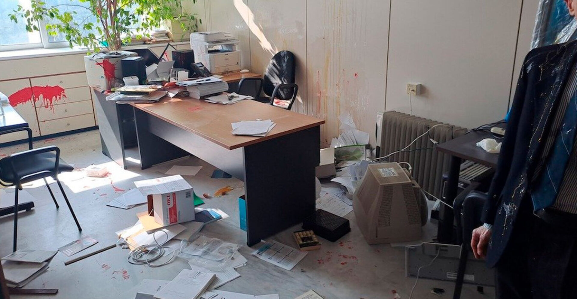 ΕΚΠΑ: Επίθεση στον πρόεδρο του τμήματος Μαθηματικών από ομάδα κουκουλοφόρων – Για ποιο λόγο τον απείλησαν