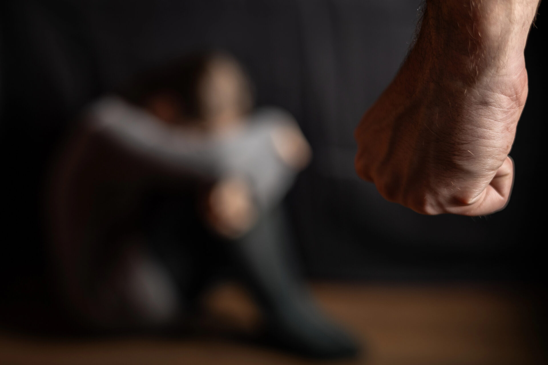 Ειδικός φρουρός γρονθοκόπησε τον πεθερό του – Συνελήφθη και κατηγορείται για ενδοοικογενειακή βία