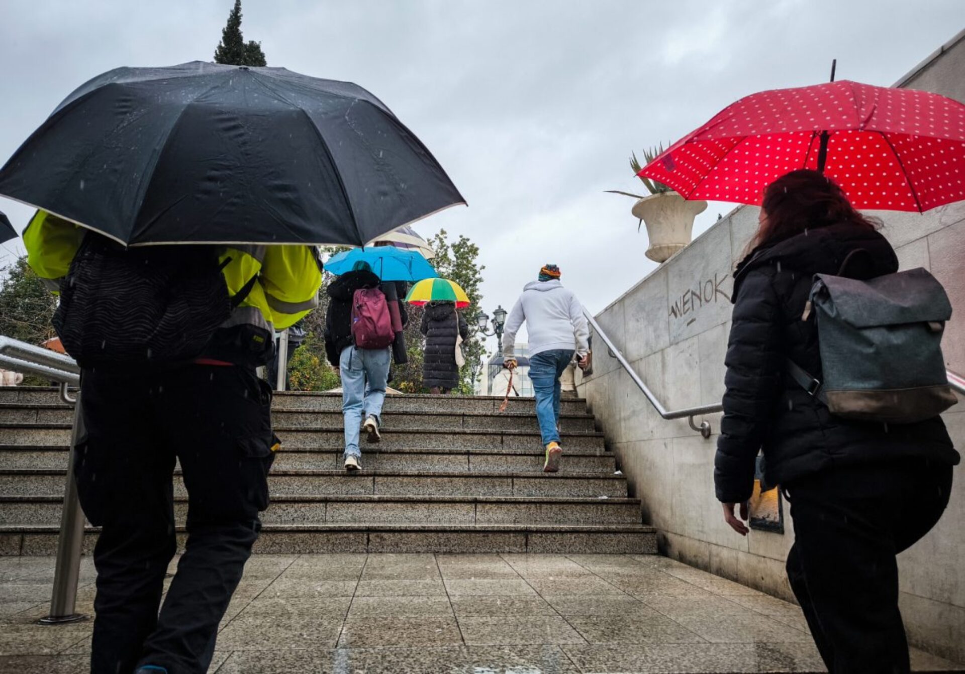 Καιρός: Ατμοσφαιρική διαταραχή φέρνει βροχές στην Αθήνα – Ανεβαίνει η θερμοκρασία
