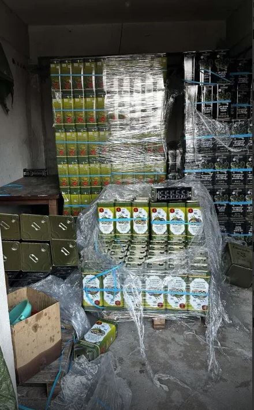 Ημαθία: Νόθευαν ηλιέλαιο και το πουλούσαν για παρθένο ελαιόλαδο