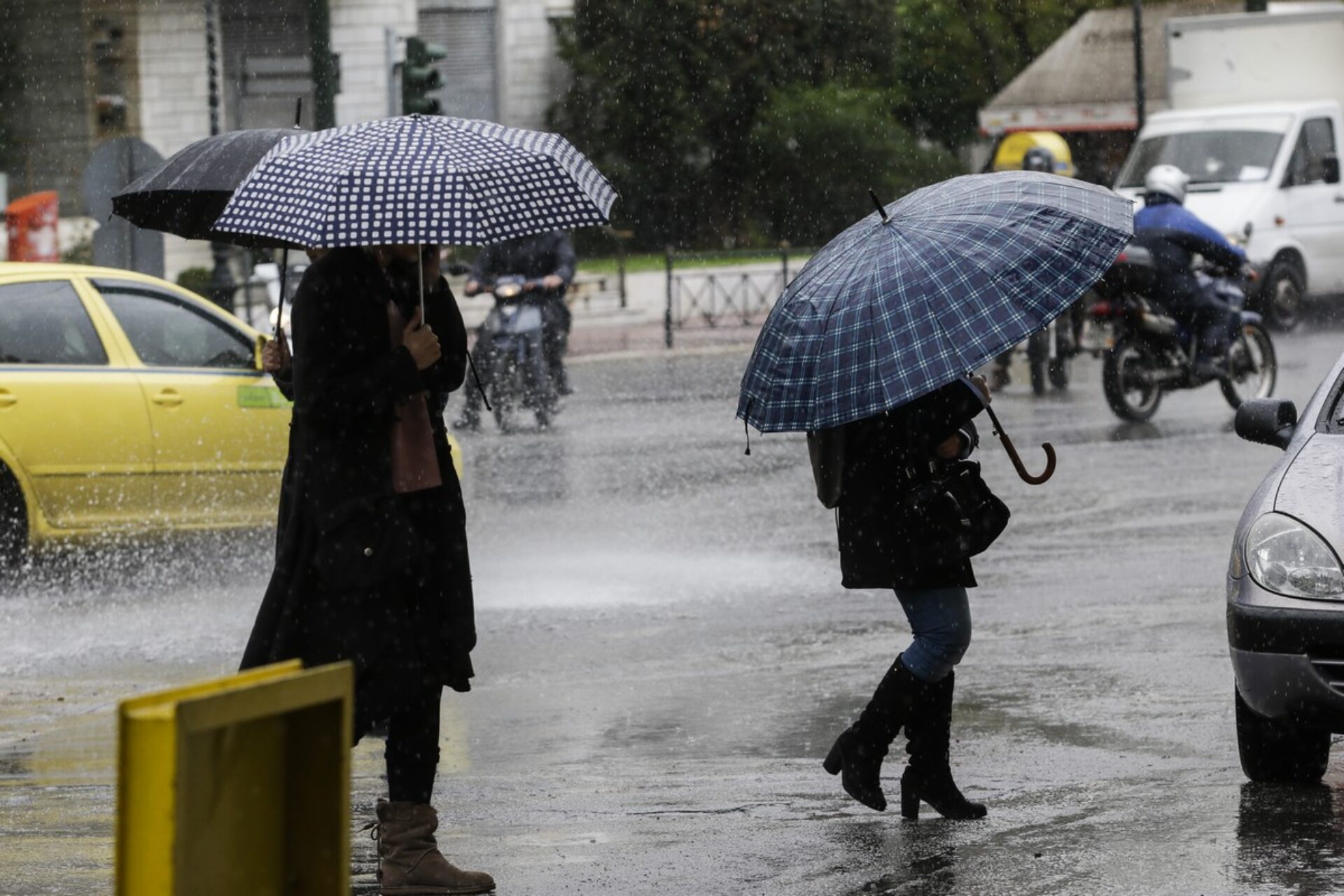 Καιρός: Βροχές, καταιγίδες και στο βάθος χιόνια – Με κρύο μπαίνει ο Φεβρουάριος