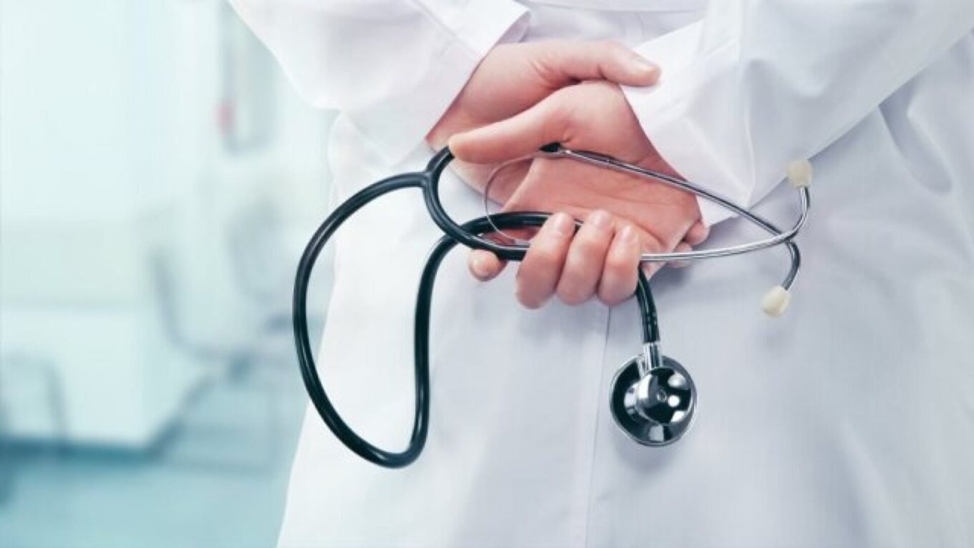 Πάτρα: Ελεύθερος με περιοριστικούς όρους ο ιεχωβάς γιατρός που δεν άφηνε τη σύζυγό του να πάει στο νοσοκομείο