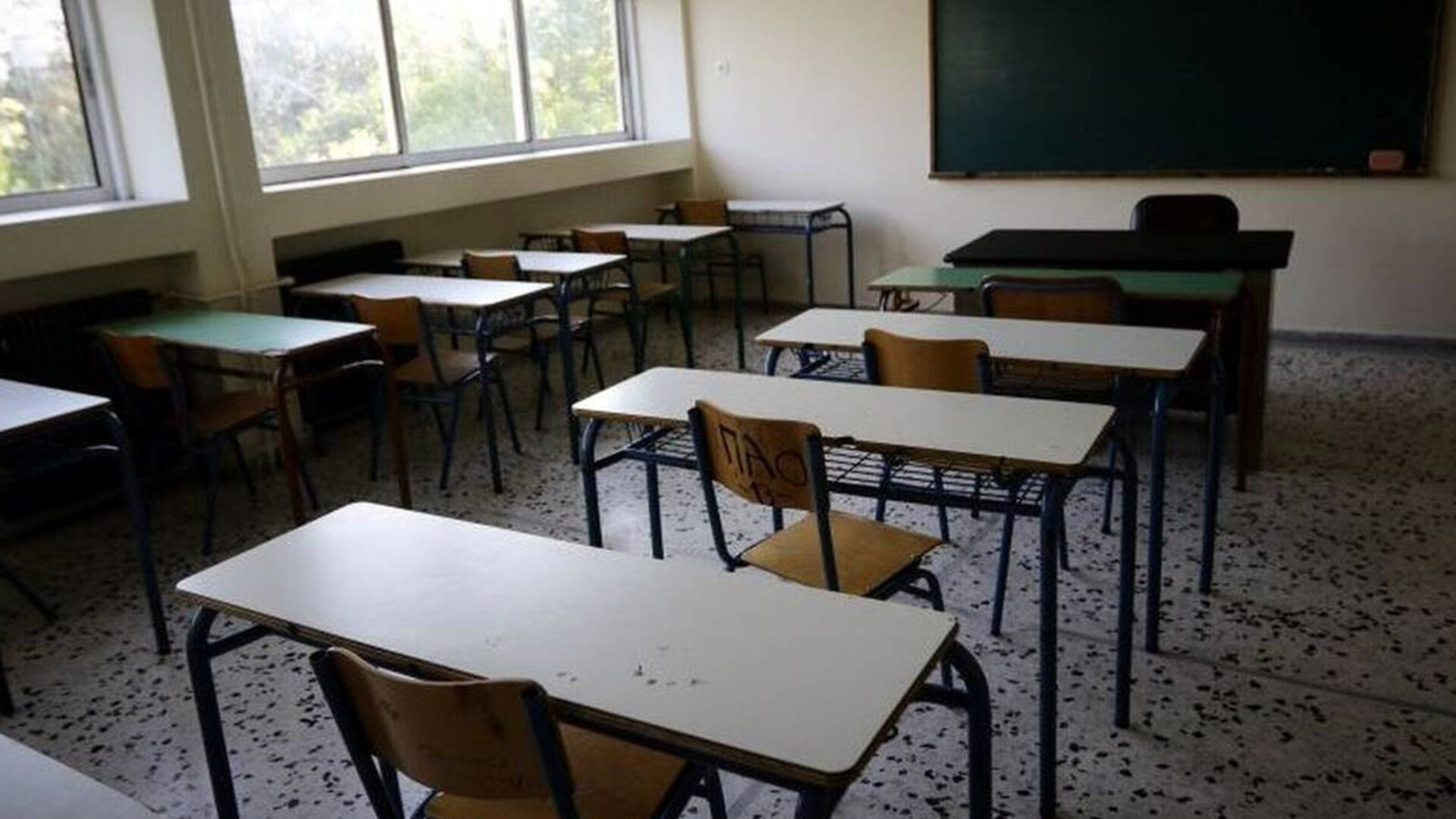 Σεισμοί στην Σαντορίνη: Κλειστά αύριο τα σχολεία στην Τήνο