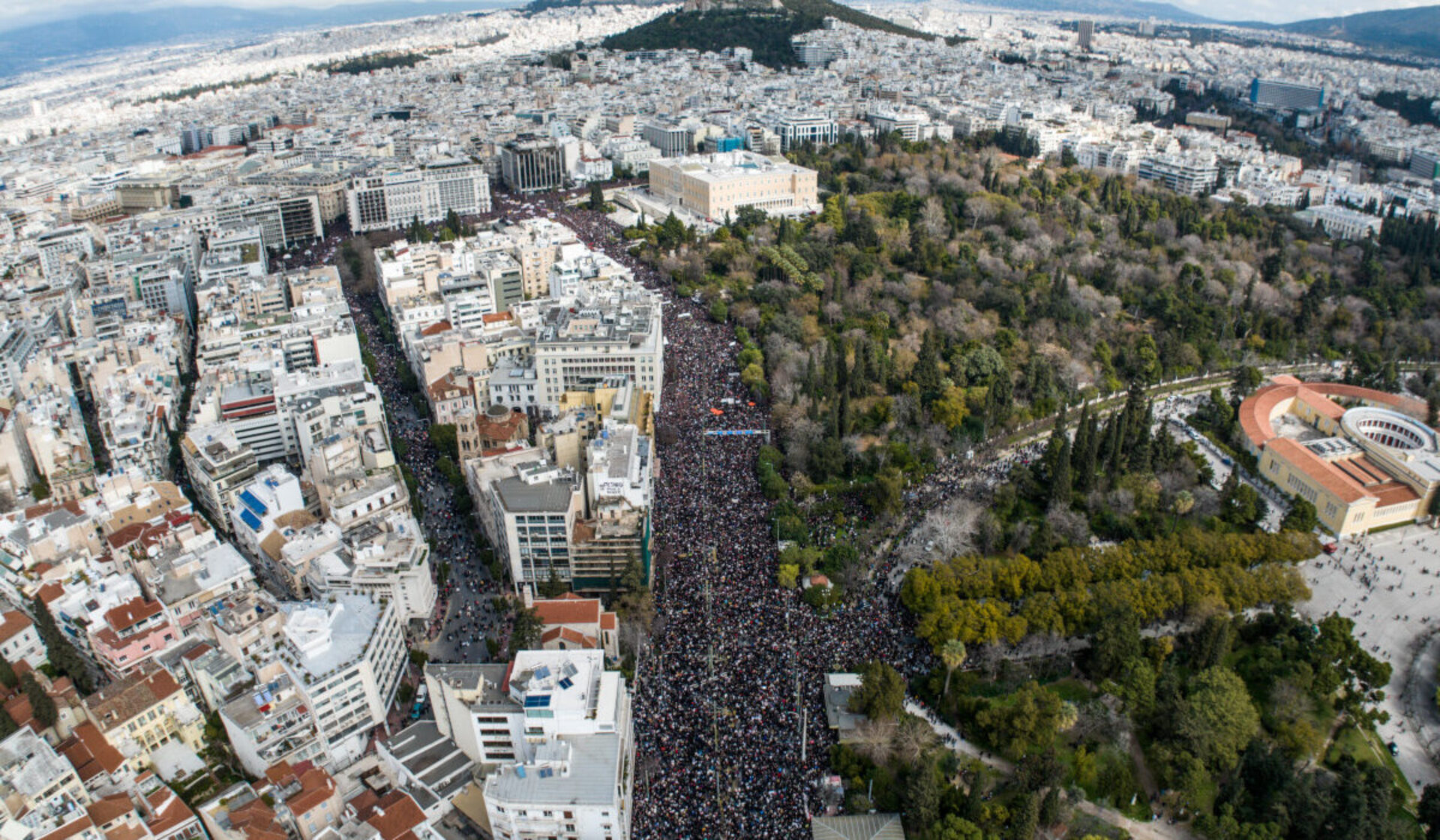 Τέμπη: Βίντεο drone με την λαοθάλασσα στην Αθήνα – «Η μεγαλύτερη απεργία» 