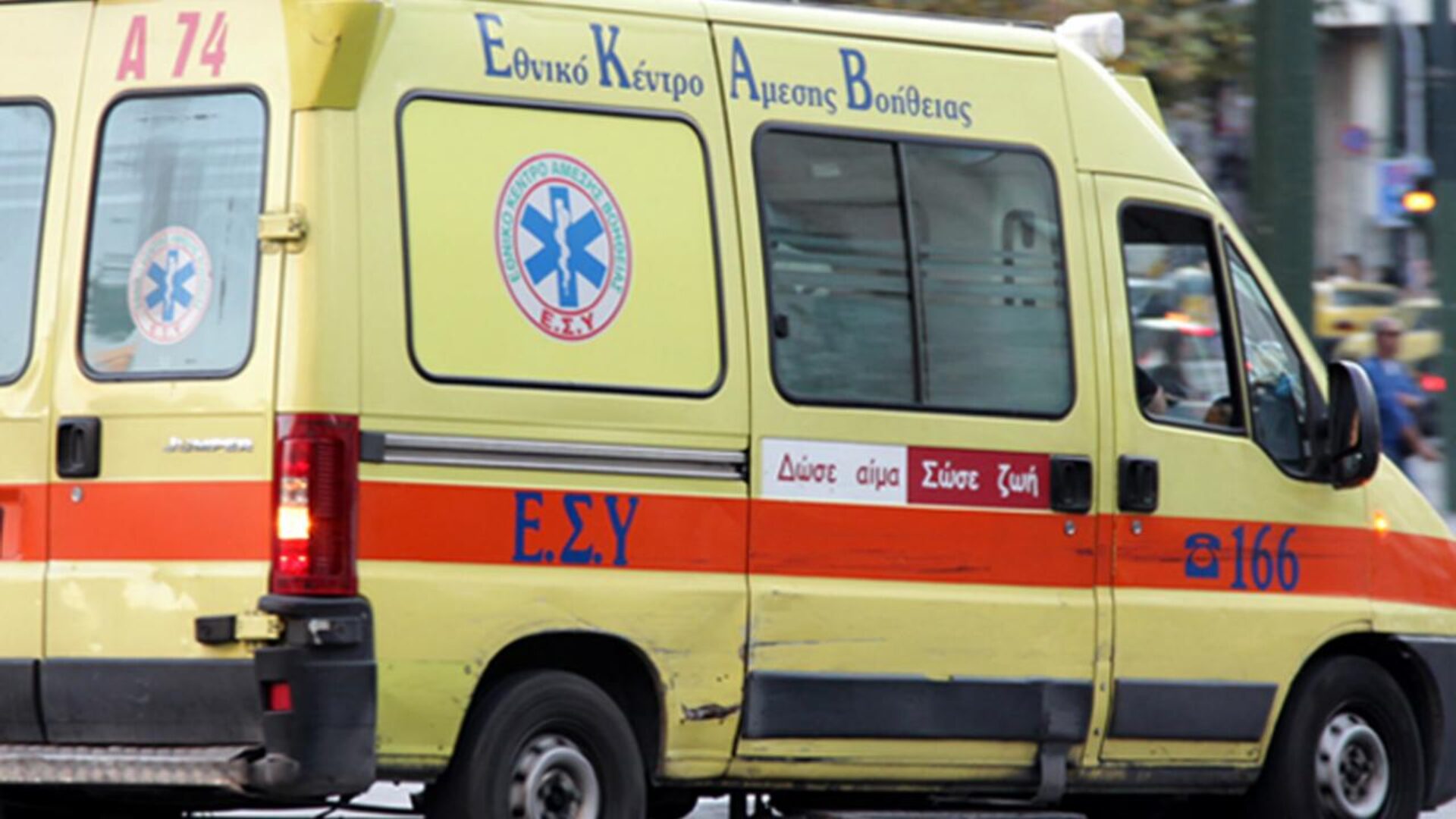 Χαλκίδα: Οδηγός έχασε τον έλεγχο του οχήματός του και κατέληξε στην είσοδο καταστήματος