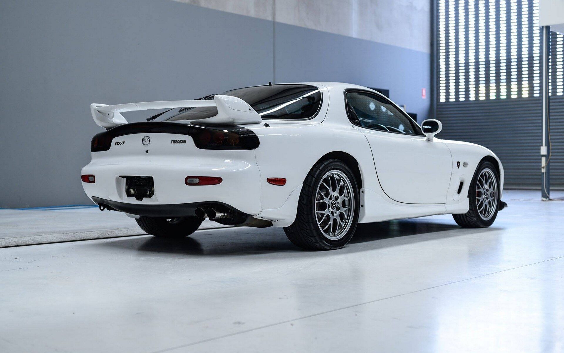 Masa Rx7 Αυτό το ονειρικό Mazda RX7 ποιος θα το πάρει; | Ellada.Press