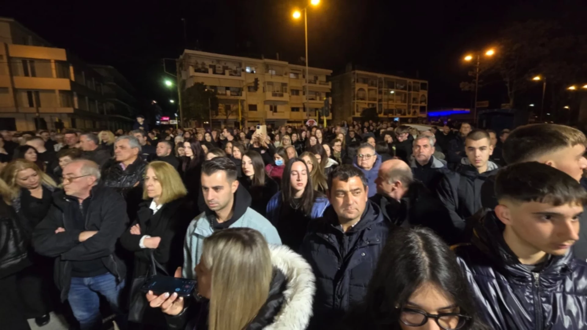 Τέμπη: Συγκέντρωση στον ΟΣΕ Καλαμπάκας μετά από κάλεσμα της οικογένειας Πλακιά (φωτο) 
