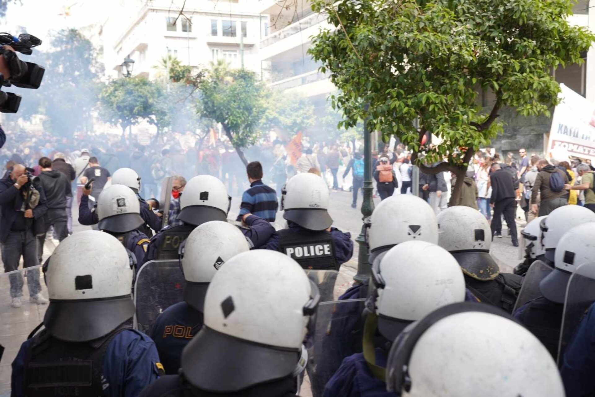 Επεισόδια κατά τη διάρκεια των συλλαλητηρίων των εκπαιδευτικών στην Αθήνα (φωτο-upd)