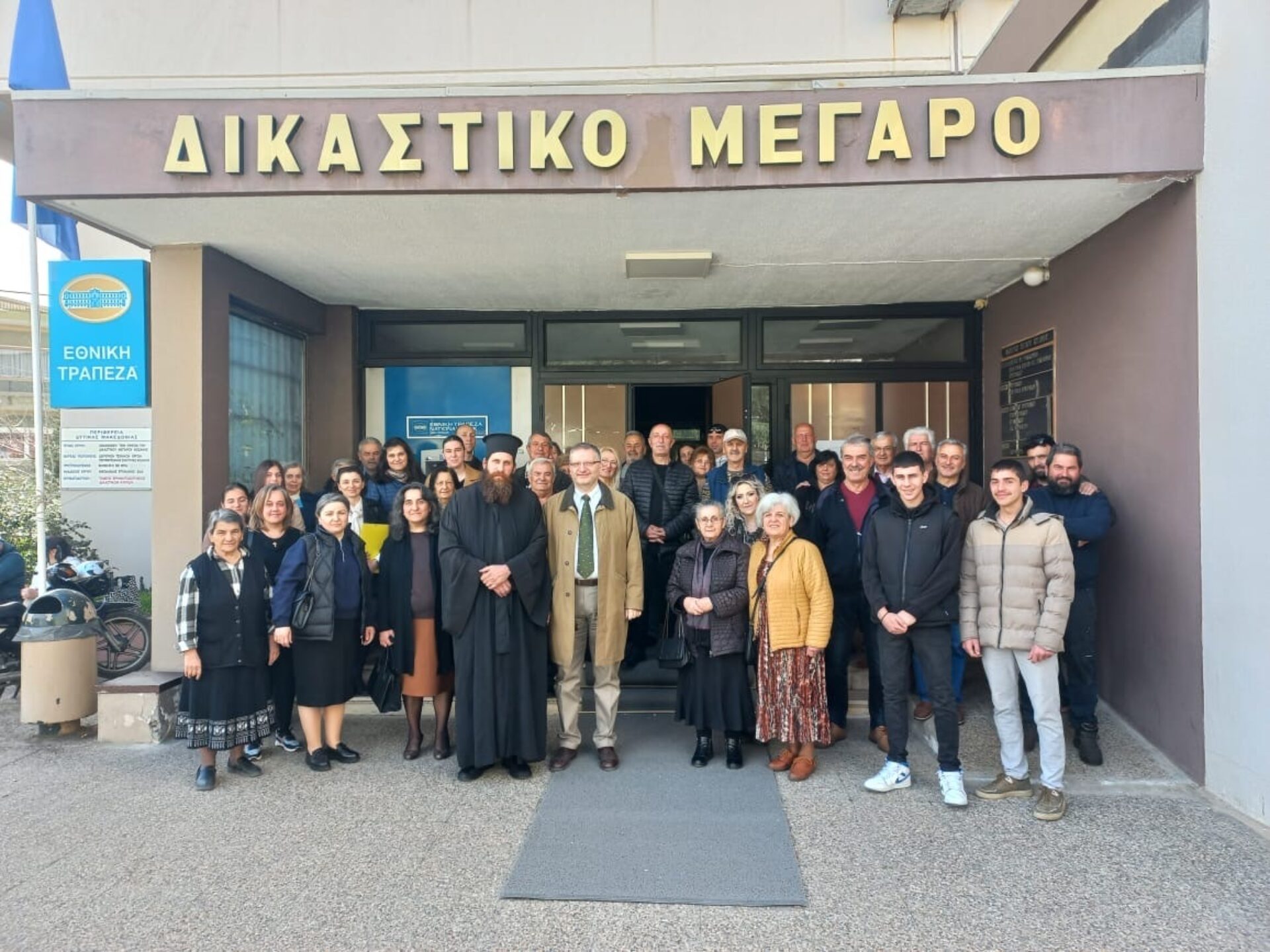 Αθώος ο π. Γεώργιος Φωτόπουλος για τη δήθεν παραβίαση των κανόνων του Covid-19!