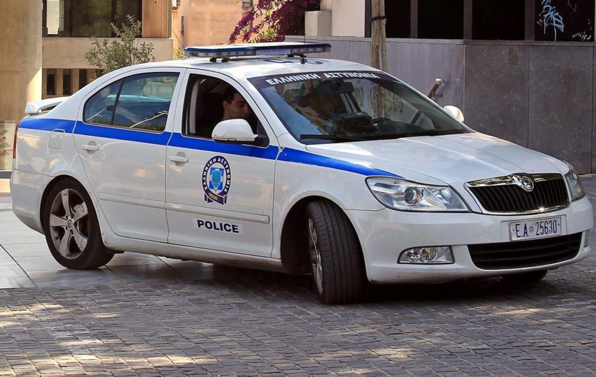 Ηράκλειο Κρήτης: Άγριος καβγάς μεταξύ του 21χρονου, της μητέρας του και του πατέρα του – Στο αυτόφωρο και οι τρεις