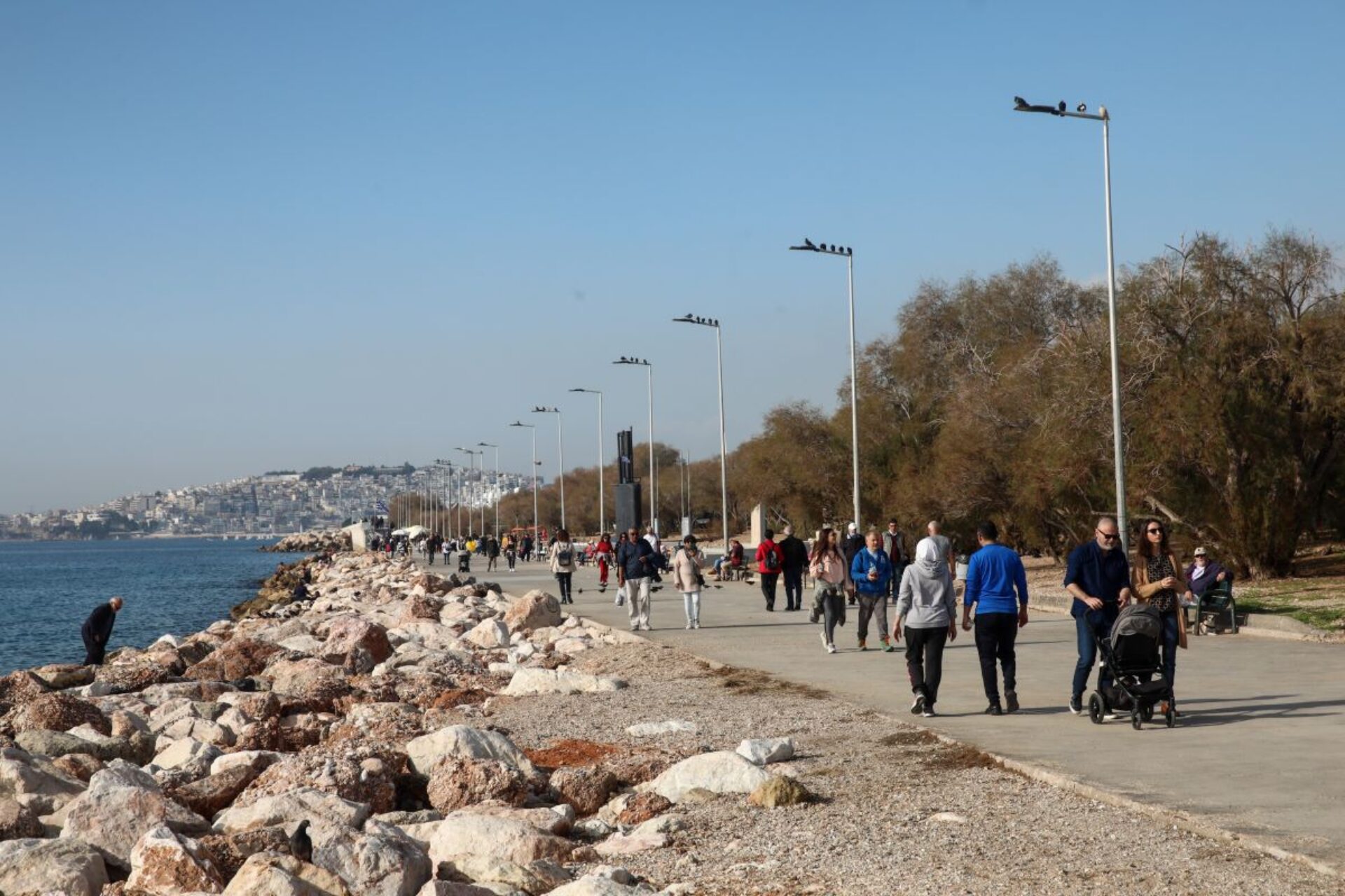 Καιρός: Στους 30°C «σκαρφαλώνει» η θερμοκρασία – «Κοκτέιλ» ζέστης και αφρικανικής σκόνης