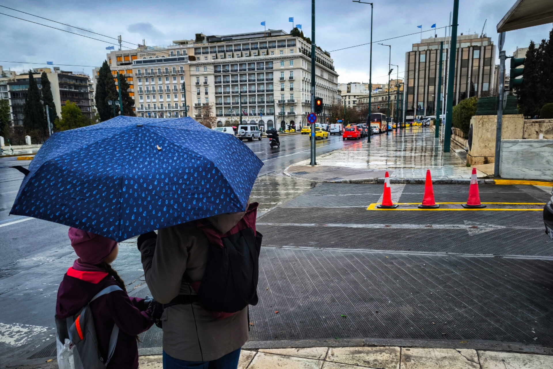 Καιρός: Τοπικές βροχές και ισχυροί άνεμοι προτού έρθει η άνοιξη