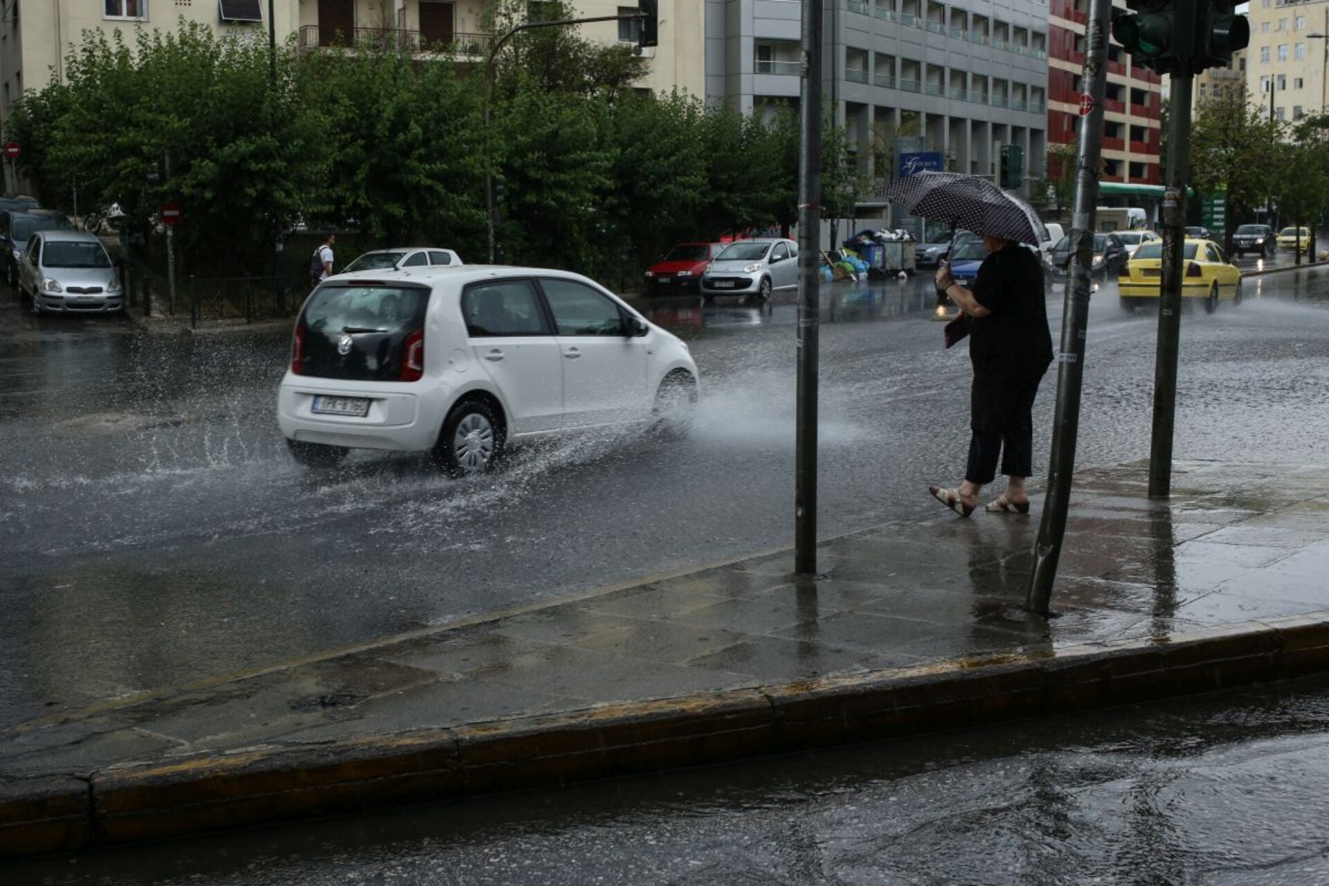 Καιρός: Ολική ανατροπή σε λίγες ώρες, τι ισχύει για Αθήνα – Το ακραίο παράδειγμα Κολυδά