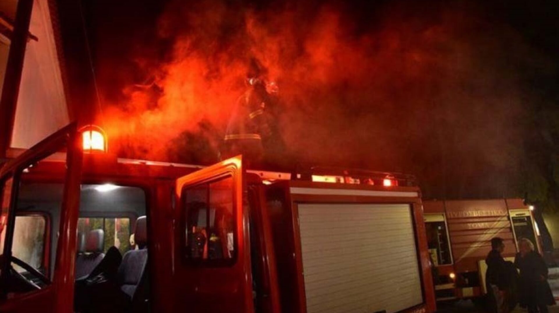 Ξέσπασε φωτιά σε εργοστάσιο της ΕΥΔΑΠ στον Χολαργό – Προκλήθηκαν ζημιές σε έξι οχήματα