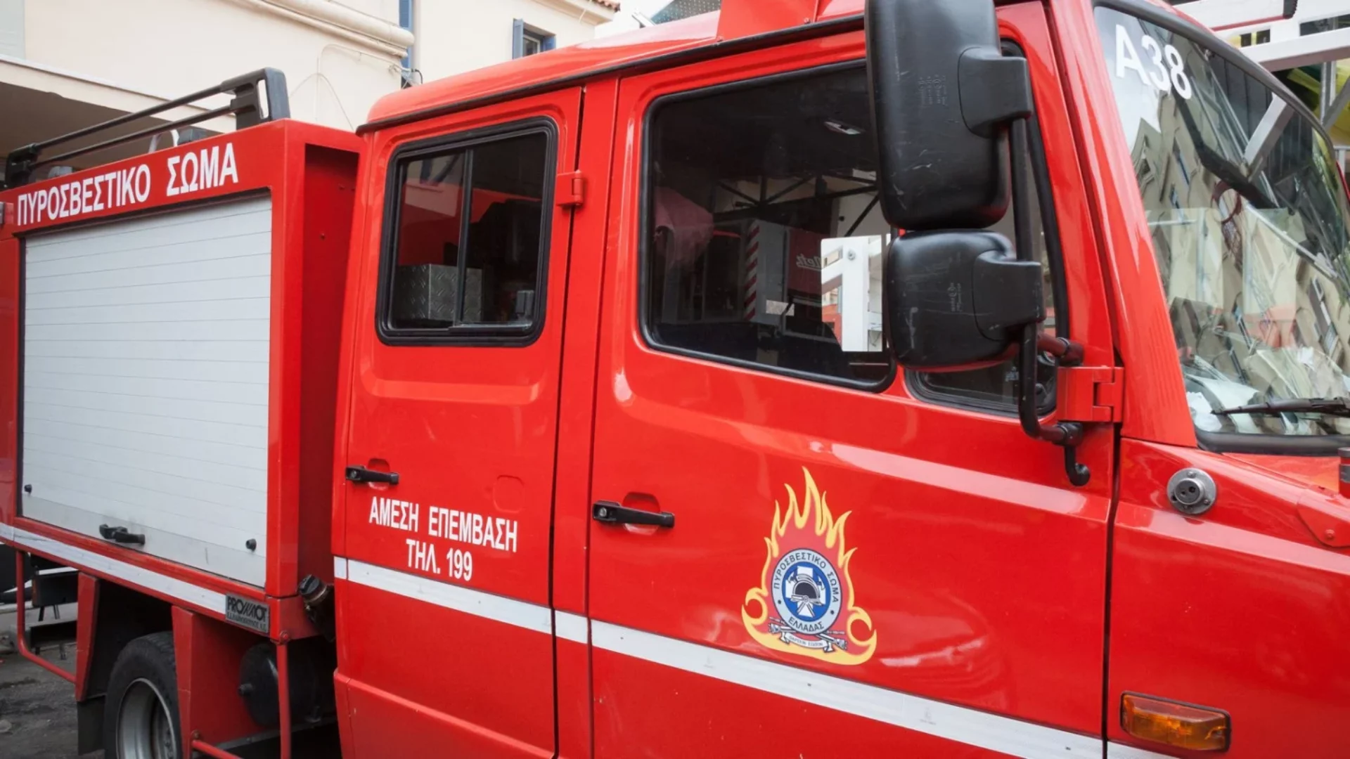 Πέλλα: Στις φλόγες τυλίχθηκαν τέσσερα ΙΧ φορτηγά σε υπαίθριο χώρο στάθμευσης στα Γιαννιτσά