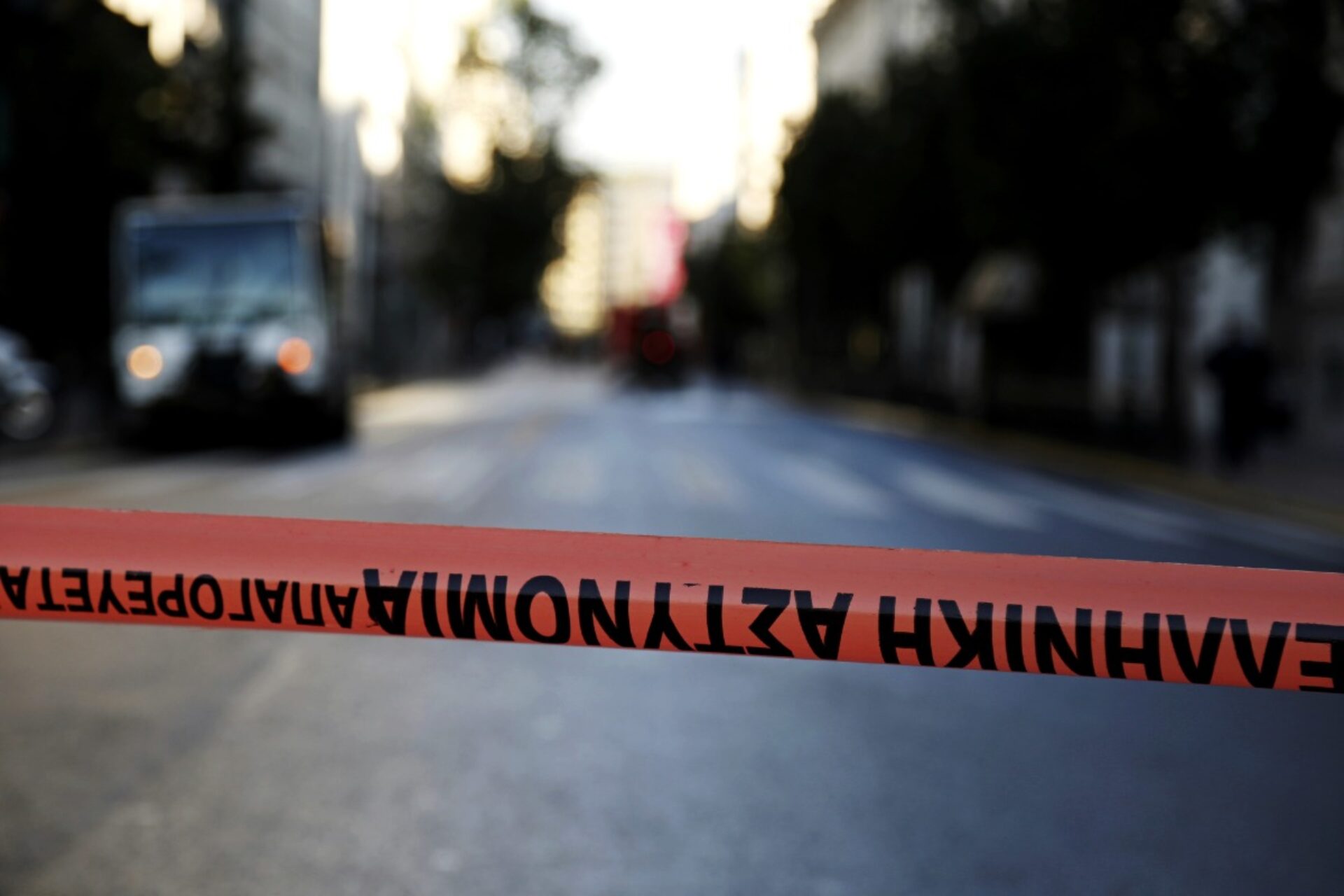 Πειραιάς: Χειροβομβίδα σε πυλωτή πολυκατοικίας κοντά στο μετρό «Μανιάτικα»