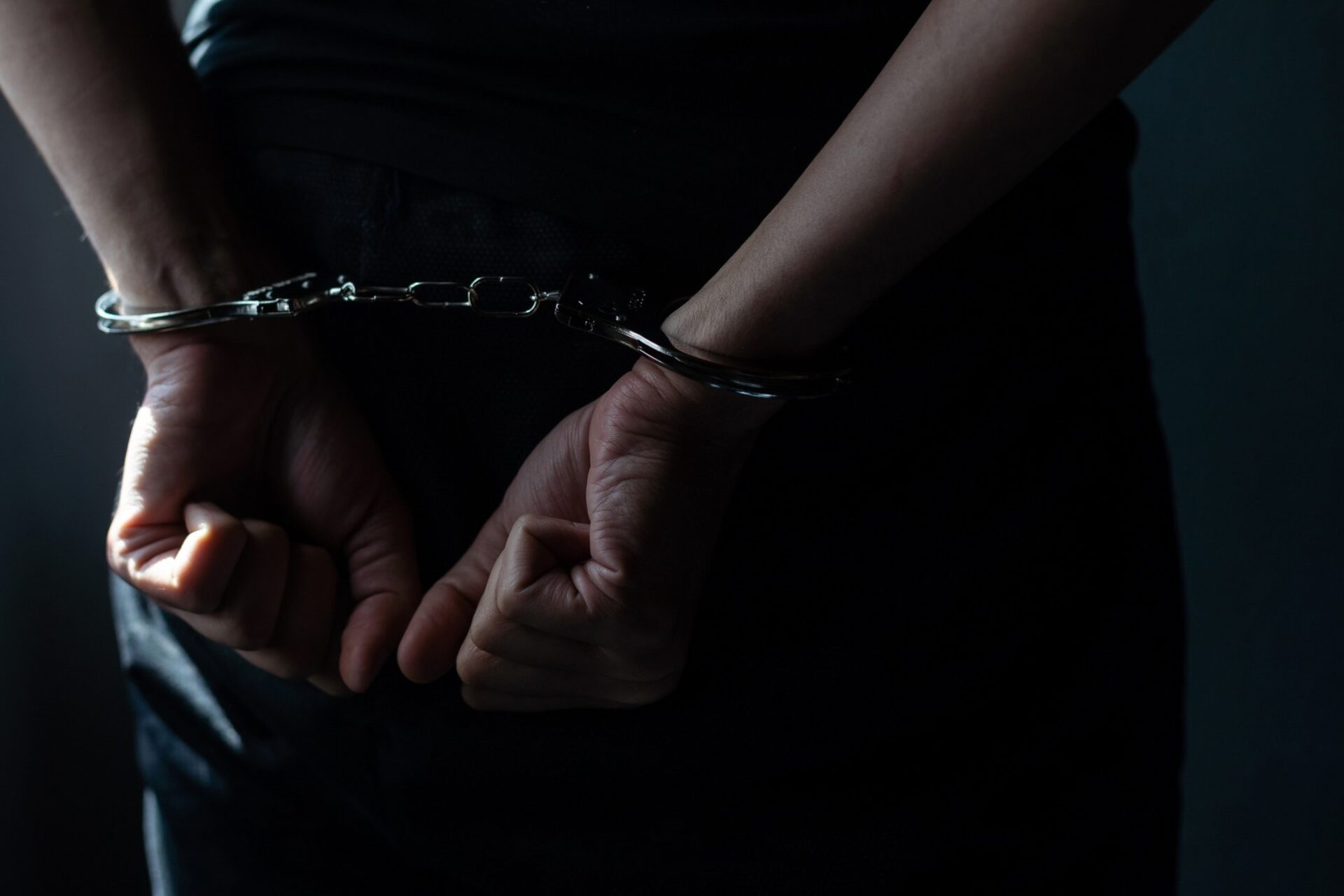 Χανιά: Συνελήφθη μαθητής που έβγαλε πιστόλι κρότου από την τσάντα του και το τοποθέτησε πάνω στο θρανίο