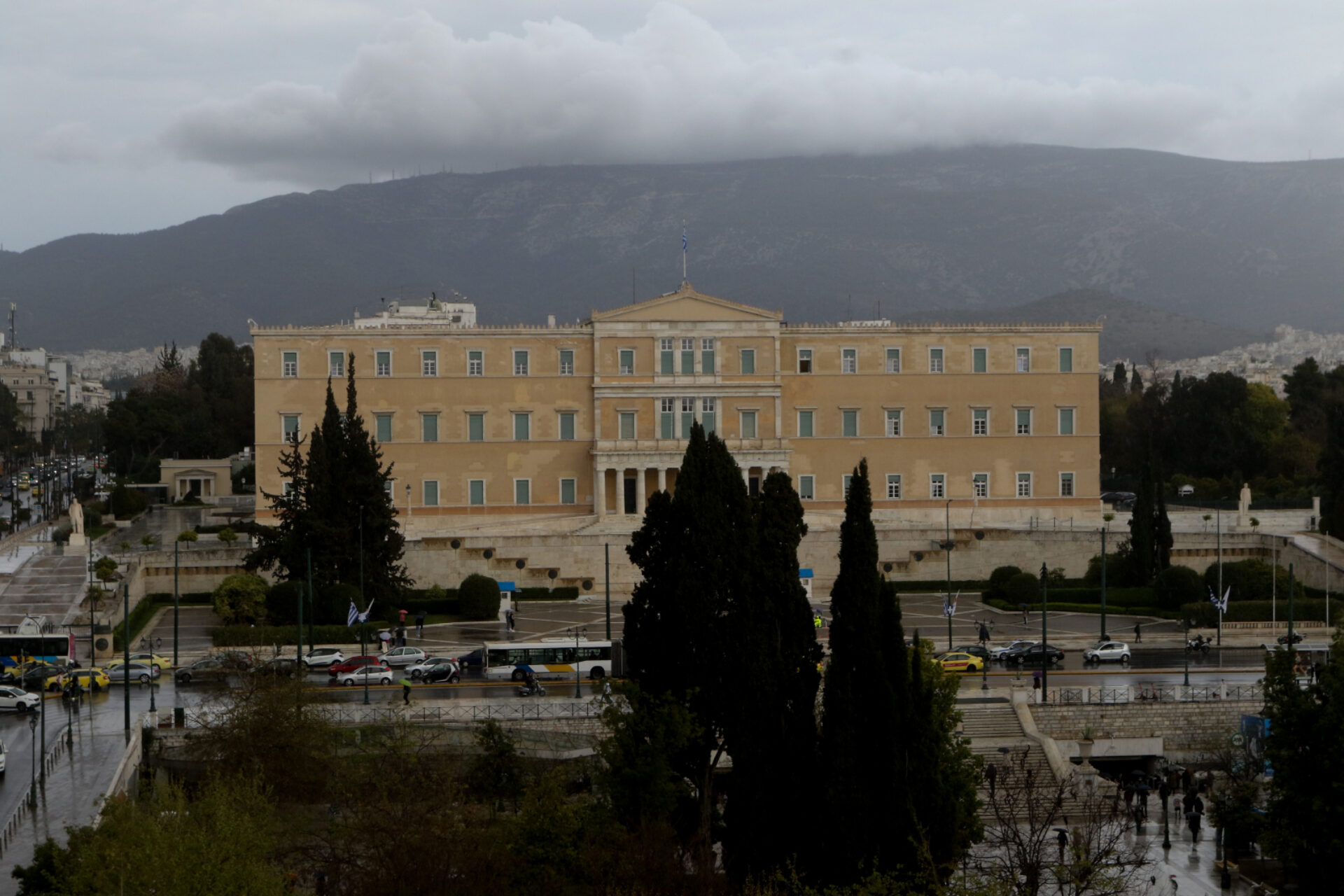 Καιρός: Θυελλώδεις άνεμοι σάρωσαν τη Ρόδο – Σημαντικές βροχοπτώσεις στα Χανιά