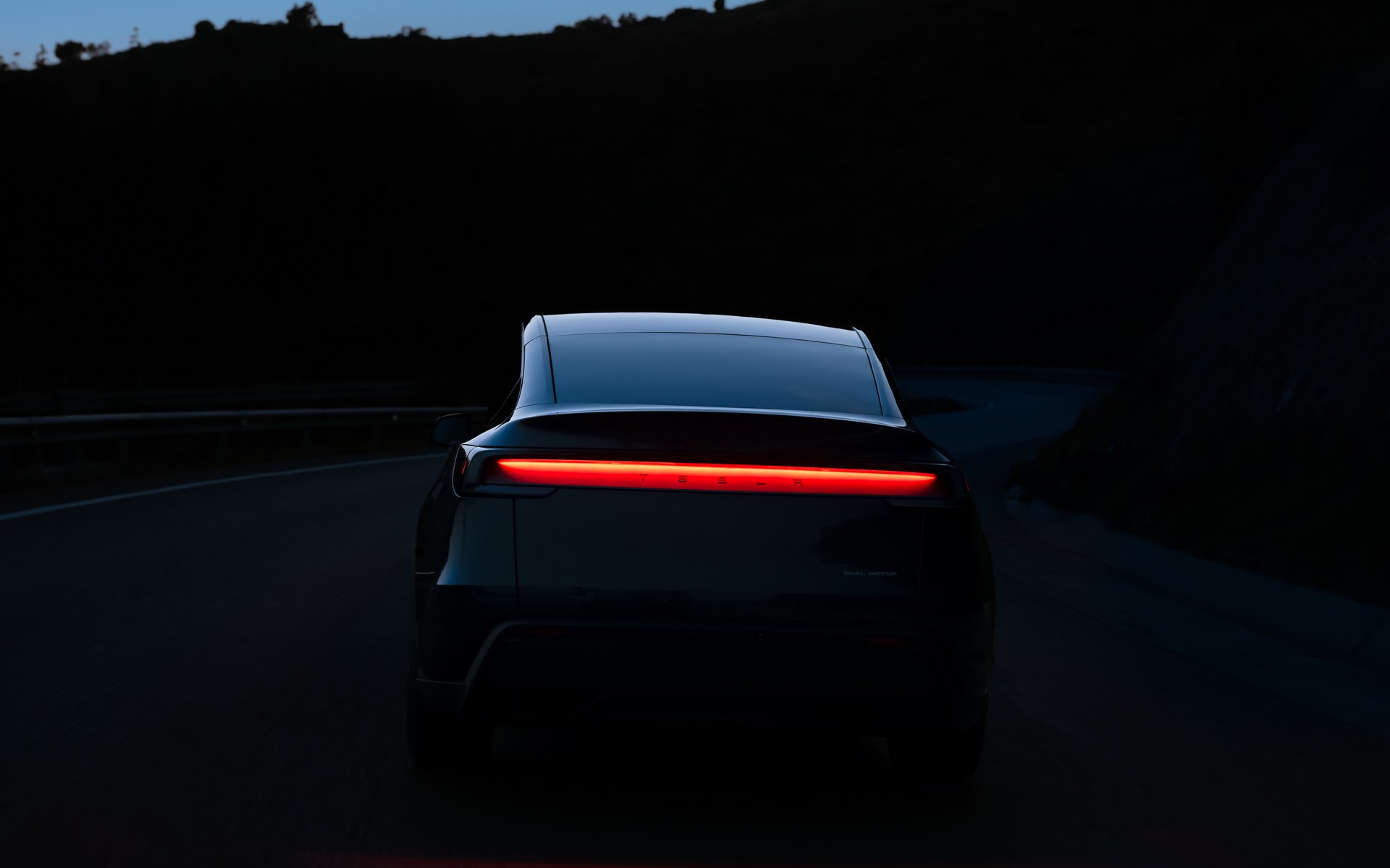 https://ellada.press/wp-content/uploads/2025/04/1744894763_846_Επίσημο-Η-Tesla-πουλάει-το-Model-Y-με-άτοκες-δόσεις.jpg