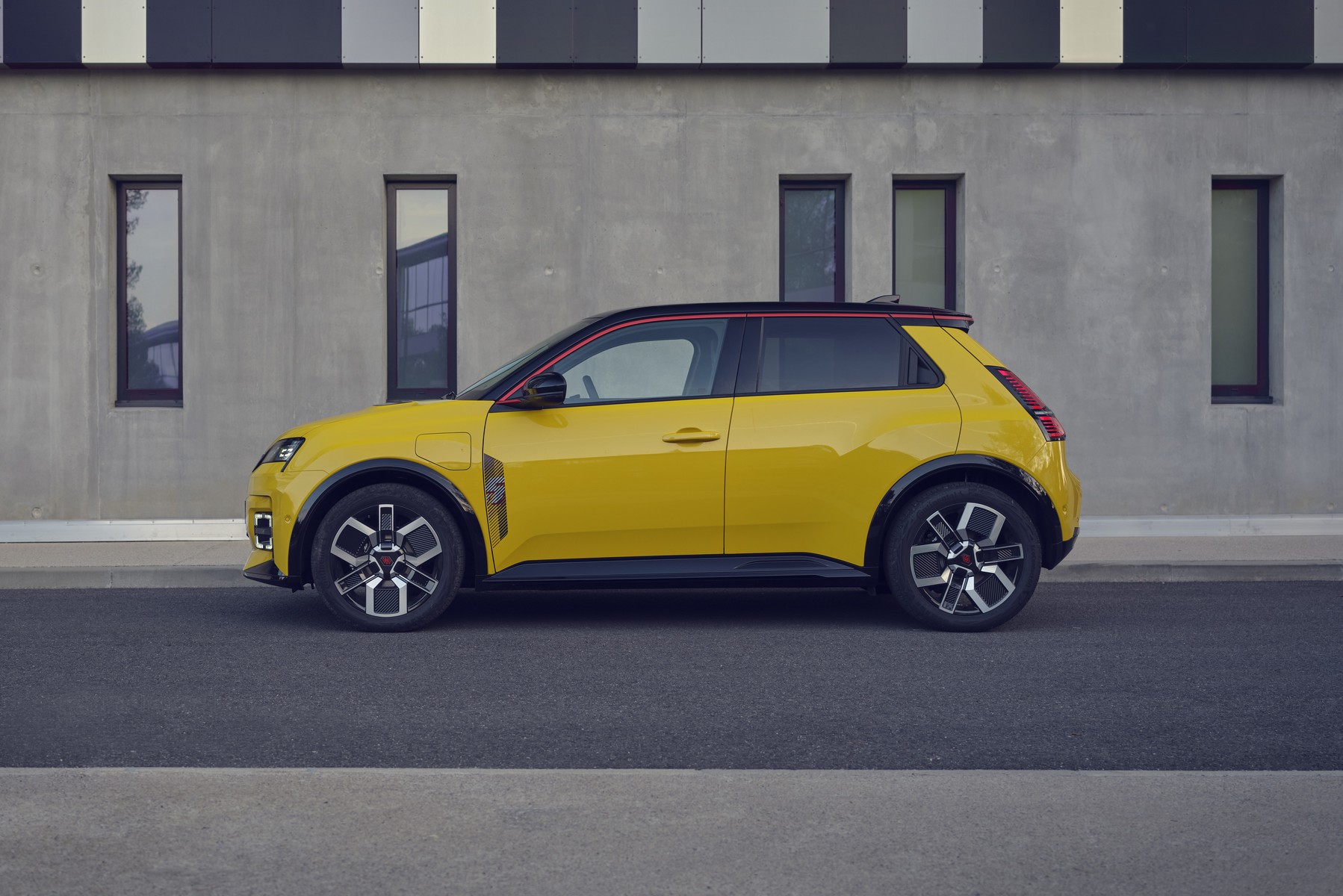 https://ellada.press/wp-content/uploads/2025/04/1745202455_226_Οι-τιμές-του-Renault-5-στην-Κύπρο-–-Πόσο-θα.jpg