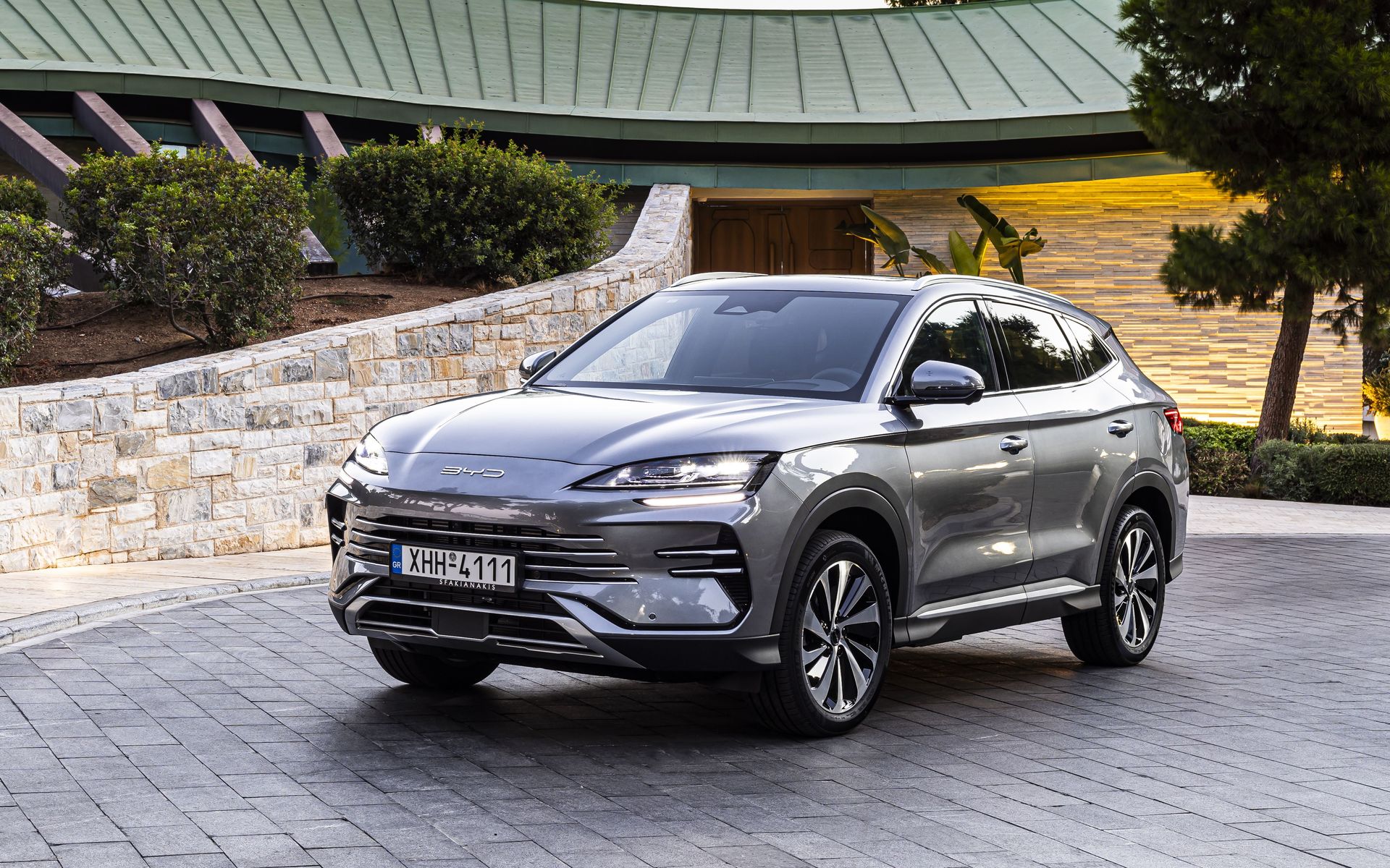https://ellada.press/wp-content/uploads/2025/04/1745735439_473_Σπάει-τα-κοντέρ-η-Toyota-H-νέα-υβριδική-Corolla.jpg
