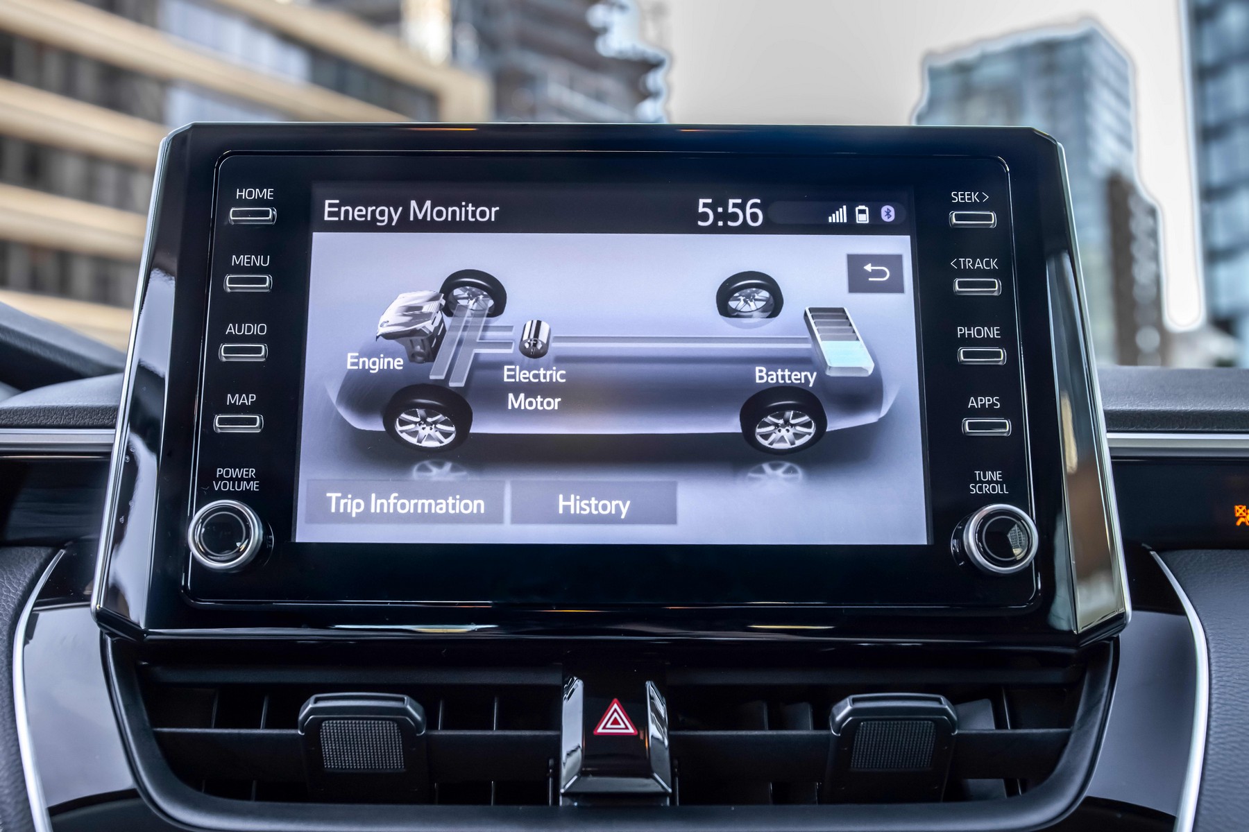 https://ellada.press/wp-content/uploads/2025/04/1745735439_698_Σπάει-τα-κοντέρ-η-Toyota-H-νέα-υβριδική-Corolla.jpg