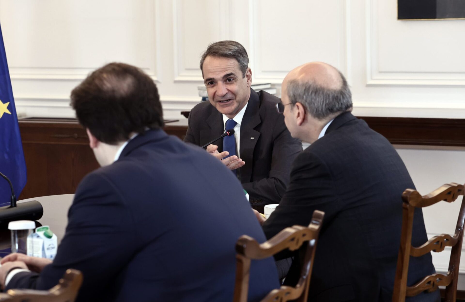 5 το πρωί: Η επιστροφή ενοικίου - Τα «καμπανάκια» του ΔΝΤ - Η επόμενη μέρα στο Βατικανό