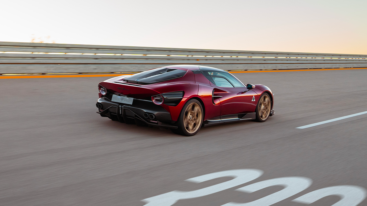 3-alfa-romeo-33-stradale-nardo-pista