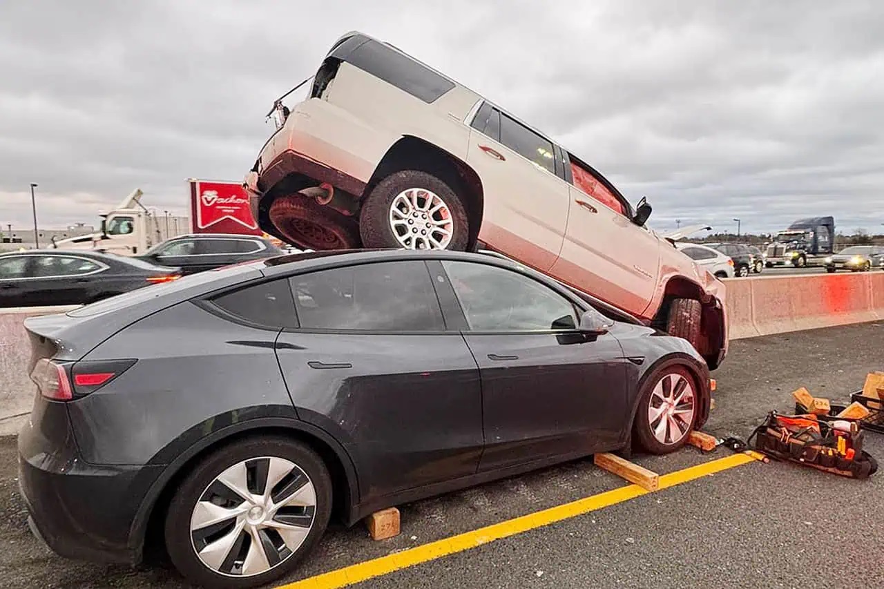 tesla-model-y-modely-gmc-yukon