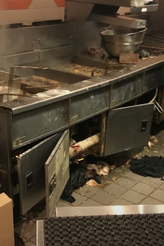 Μπήκε με κρυφή κάμερα σε κουζίνα διάσημου εστιατορίου και αυτό που αντίκρισε έχει εξοργίσει όλο το διαδίκτυο 1 stigmiotypo othonis 2025 04 03 22.06.33