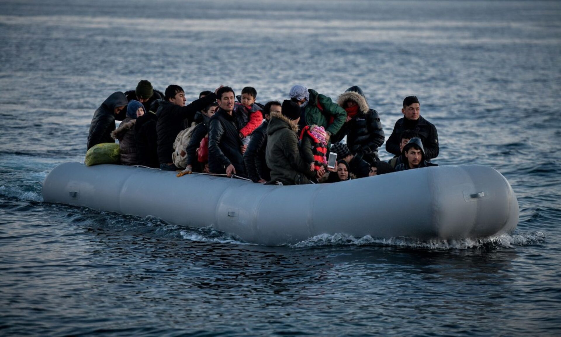 Άλλοι 58 παράνομοι αλλοδαποί αποβιβάστηκαν σε παραλία του νότιου Ηρακλείου