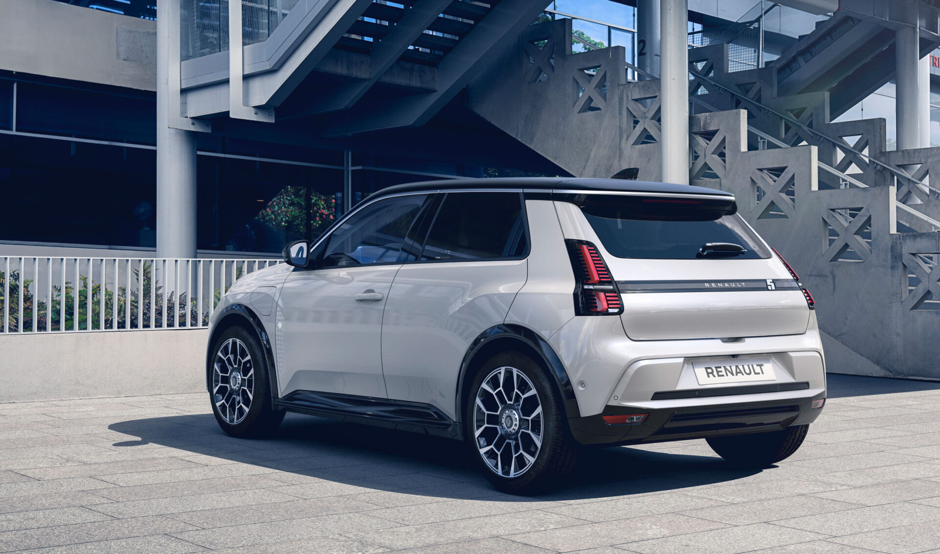 https://ellada.press/wp-content/uploads/2025/04/Έκδοση-Roland-Garros-για-το-Renault-5-E-Tech-Τι-τιμή.jpg