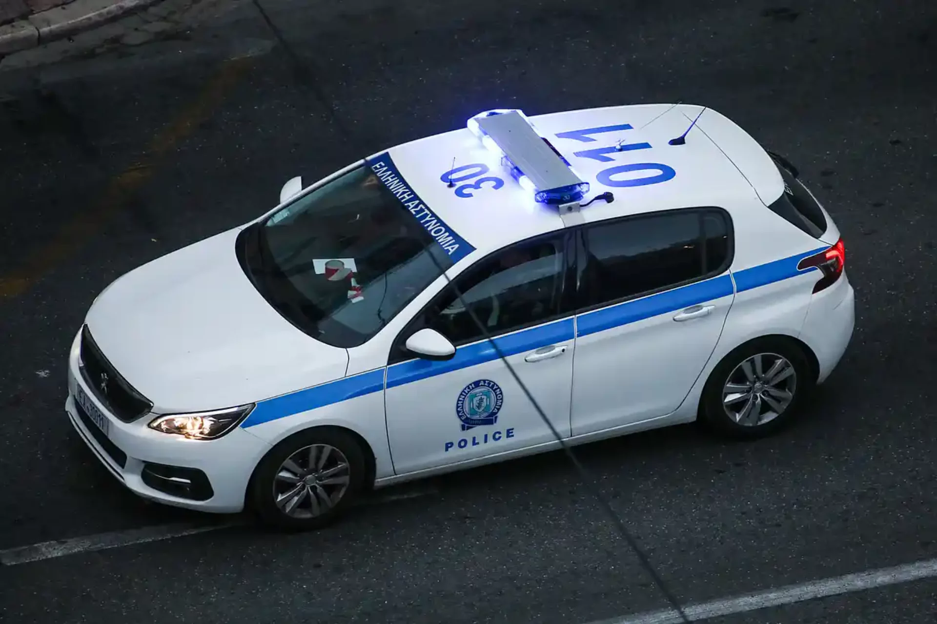 Αναστάτωση στα Χανιά: Γυναίκα απειλούσε να βάλει τέλος στη ζωή της